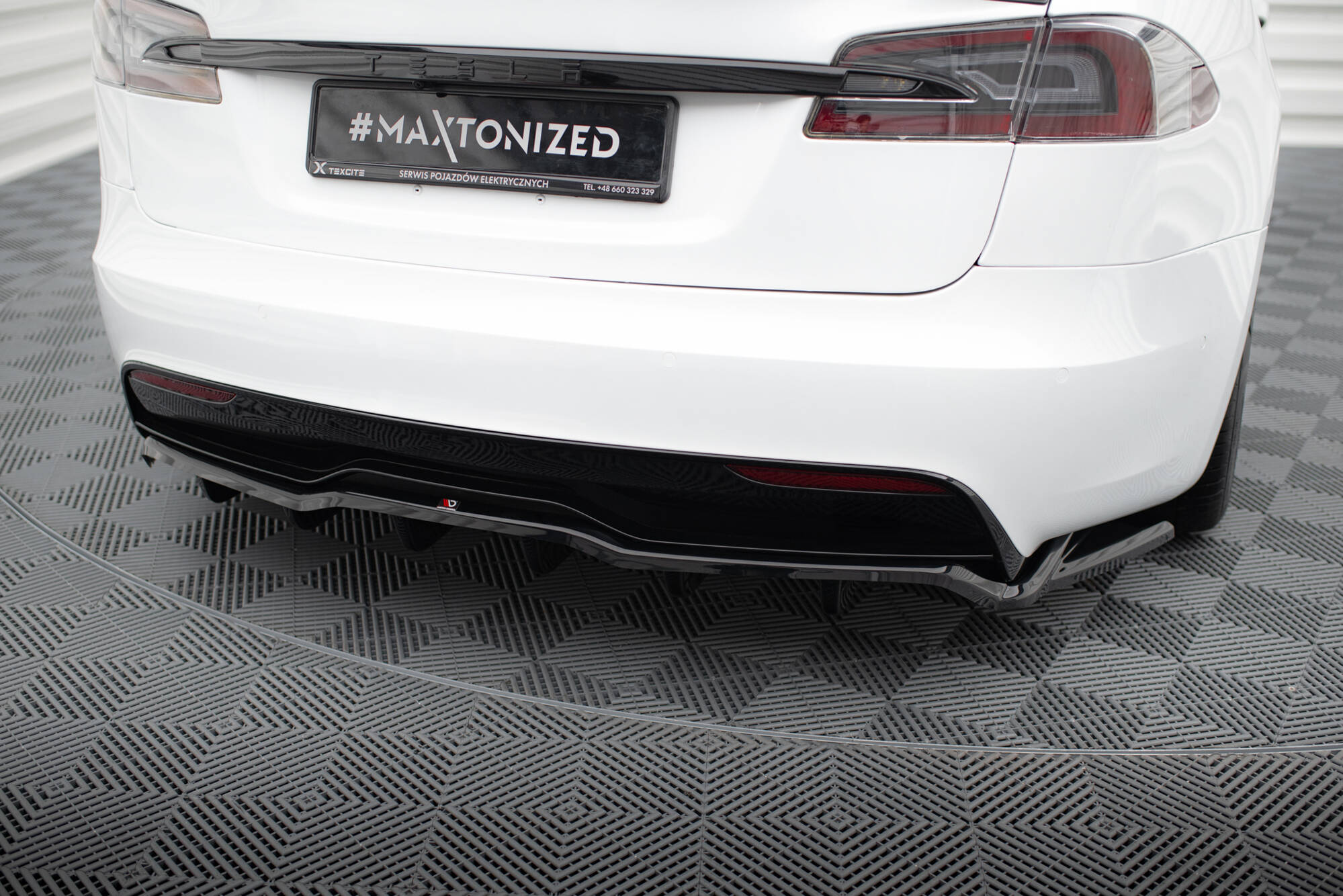 Central Rear Splitter (Vertical Bars) V.2 Tesla Model S Plaid Mk1 Facelift - 3