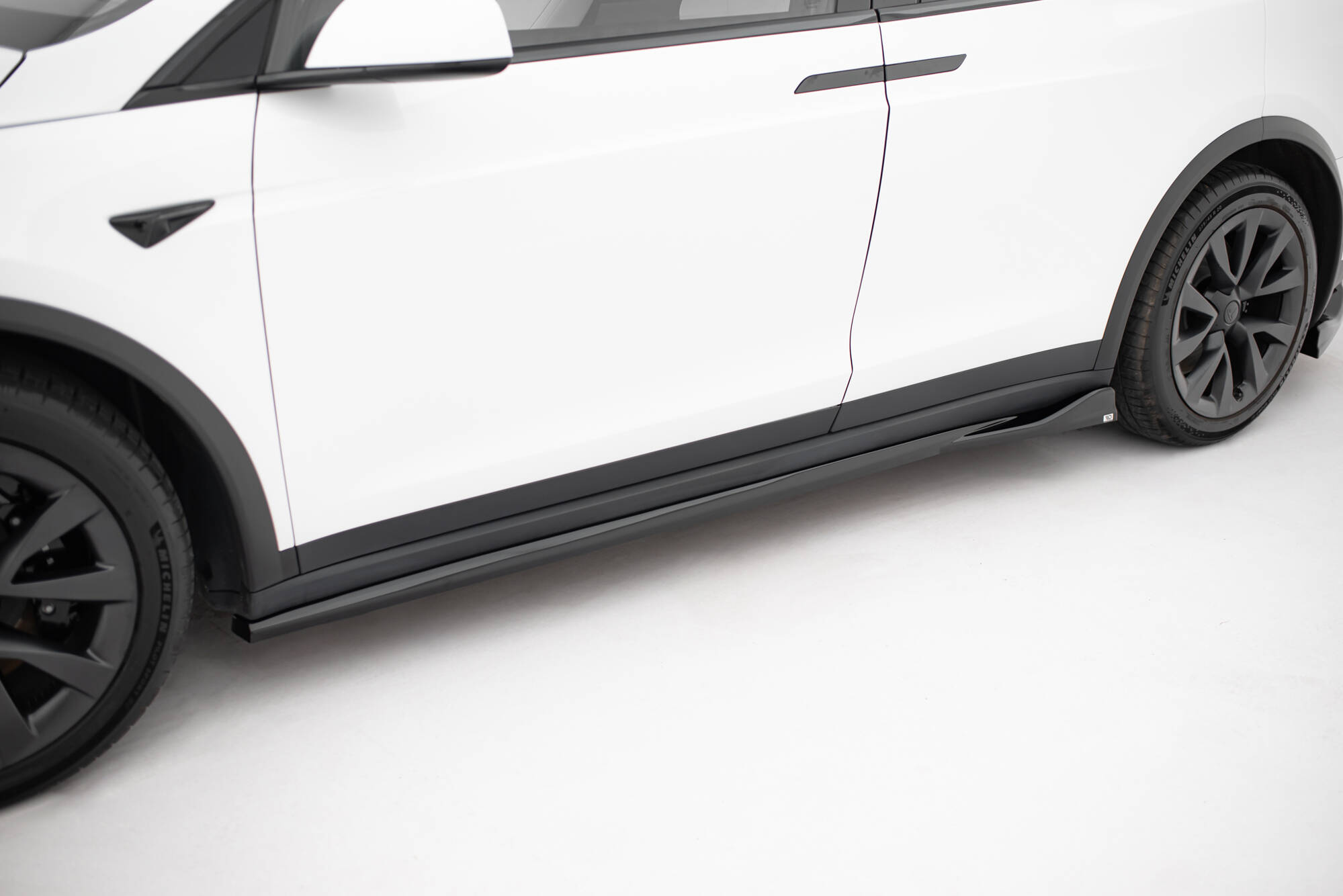 Side Skirts Diffusers V.2 Tesla Model X Mk1 Facelift - 3