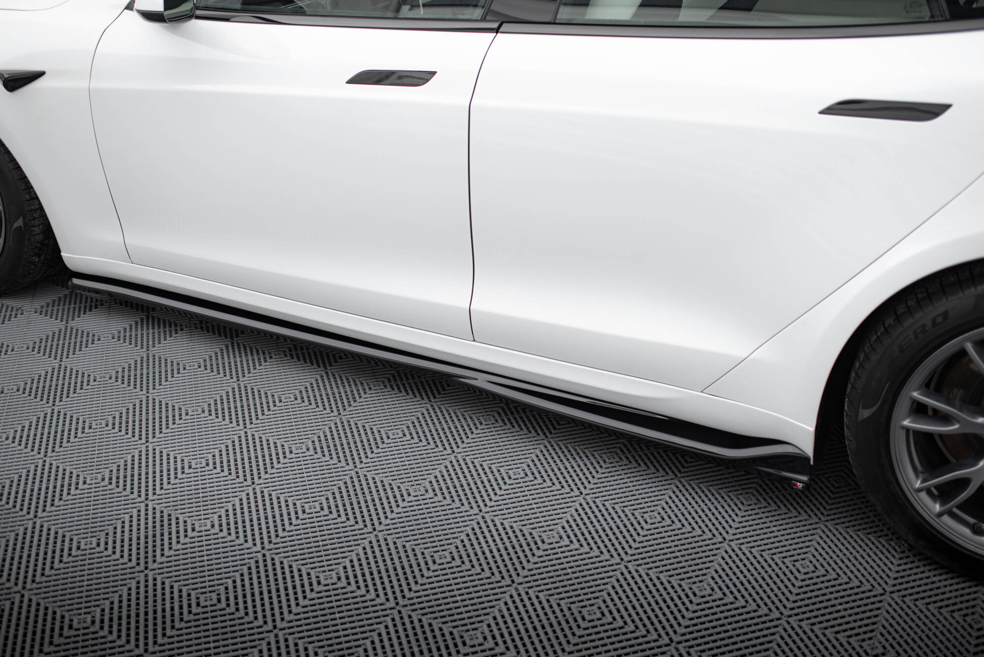 Side Skirts Diffusers V.1 Tesla Model S Plaid Mk1 Facelift - 4