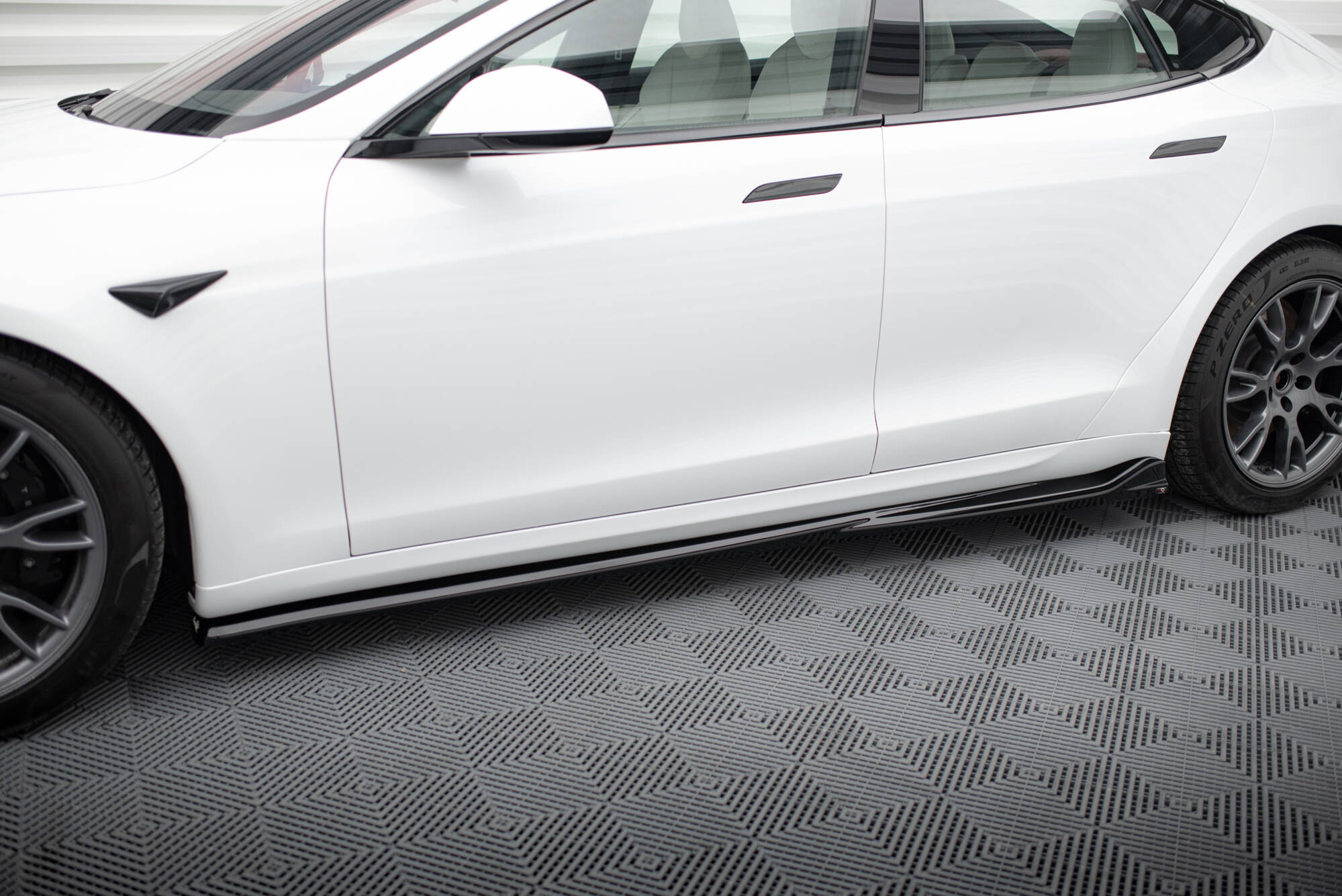 Side Skirts Diffusers V.1 Tesla Model S Plaid Mk1 Facelift - 3
