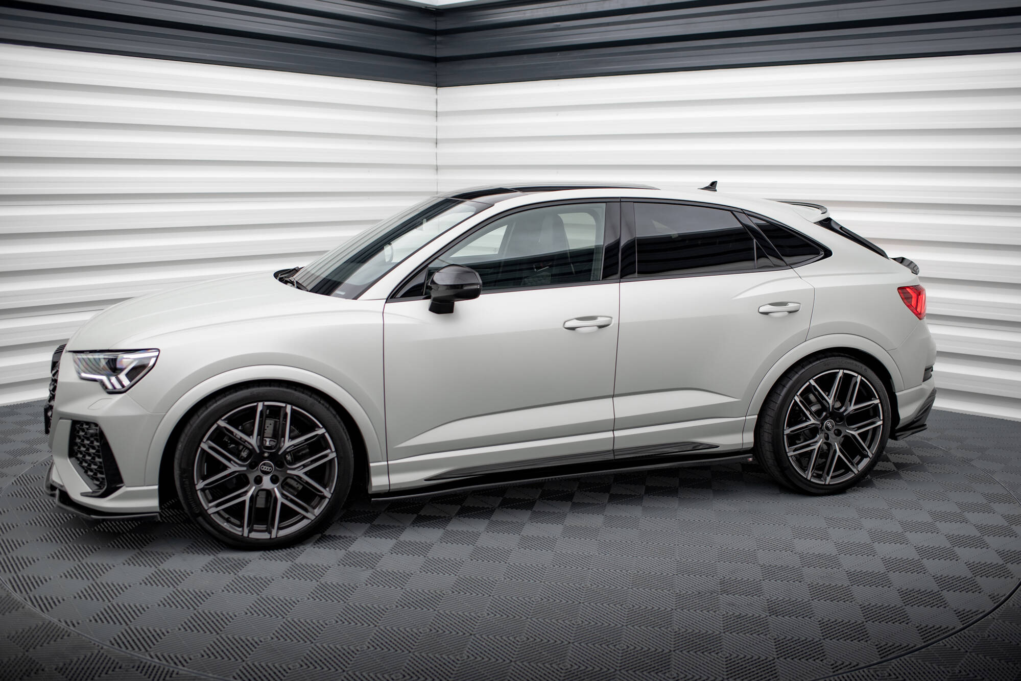 Side Skirts Diffusers Audi RSQ3 / Q3 S-Line F3 - 3