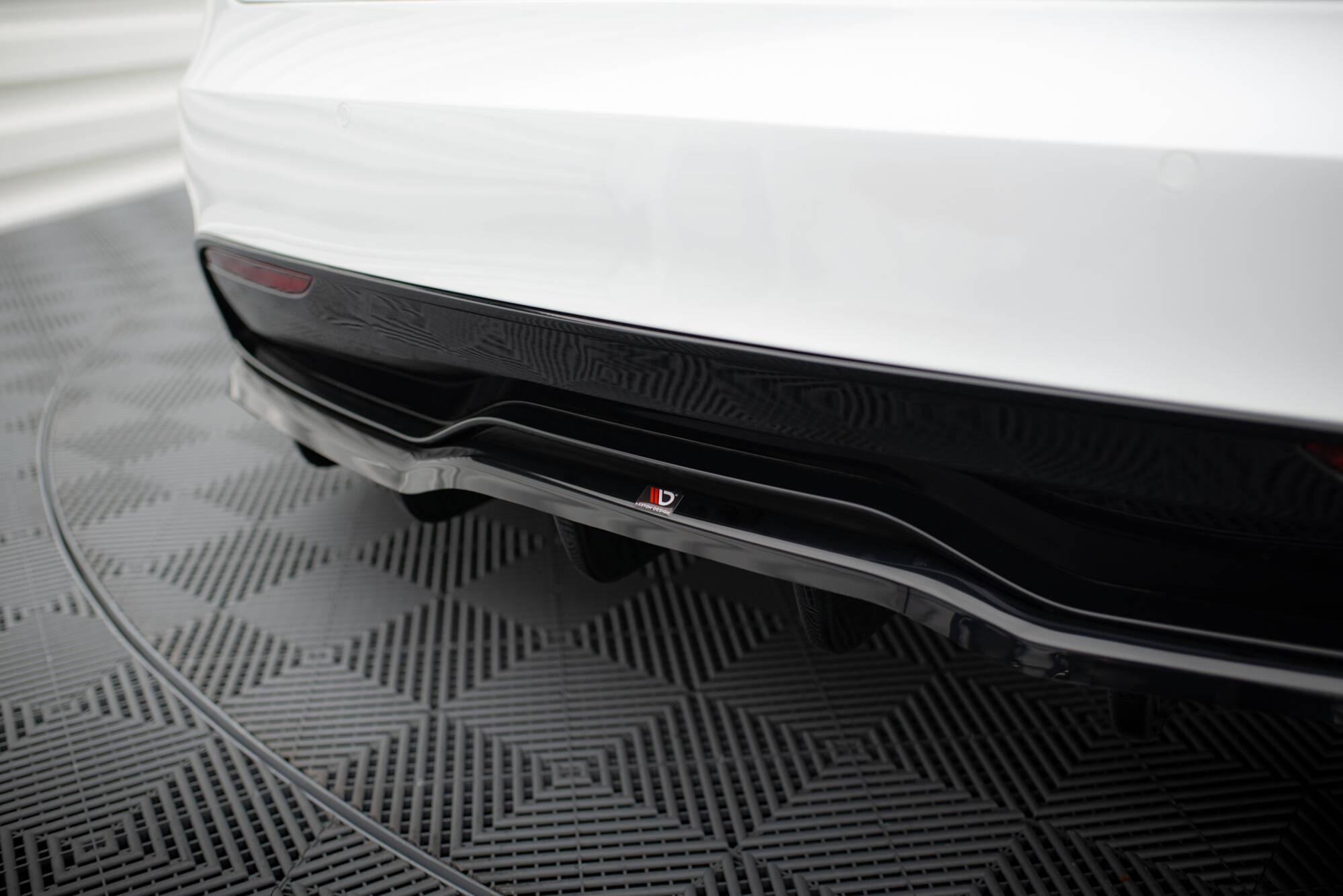 Central Rear Splitter (Vertical Bars) V.1 Tesla Model S Plaid Mk1 Facelift - 4