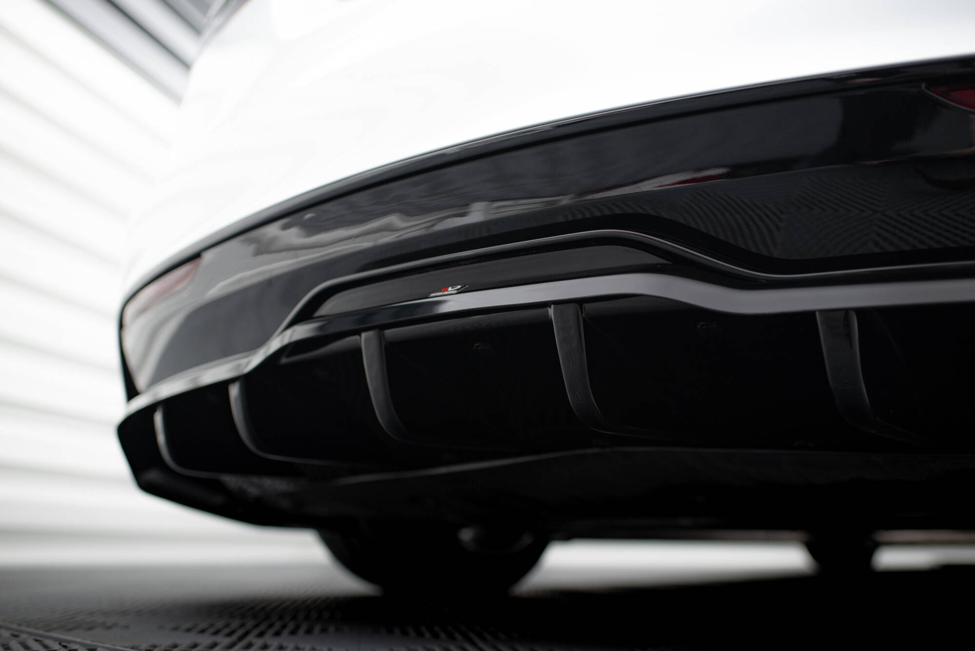 Central Rear Splitter (Vertical Bars) V.1 Tesla Model S Plaid Mk1 Facelift - 5