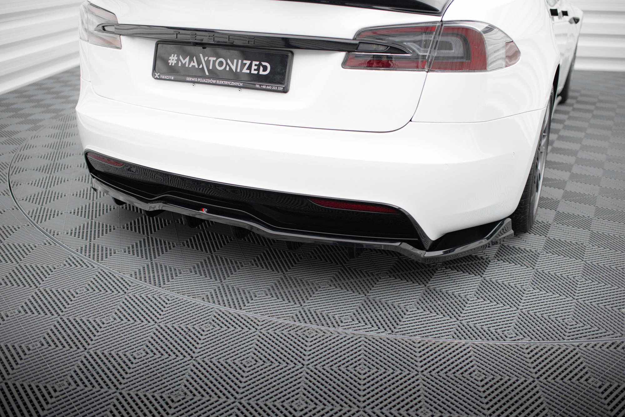 Central Rear Splitter (Vertical Bars) V.1 Tesla Model S Plaid Mk1 Facelift - 3