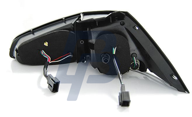 VW GOLF 7 13- RED WHITE LED TAILLIGHTS BAR - 3
