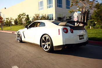 NISSAN GTR R35 09-10 SEIBON OEM CARBON TRUNKLID