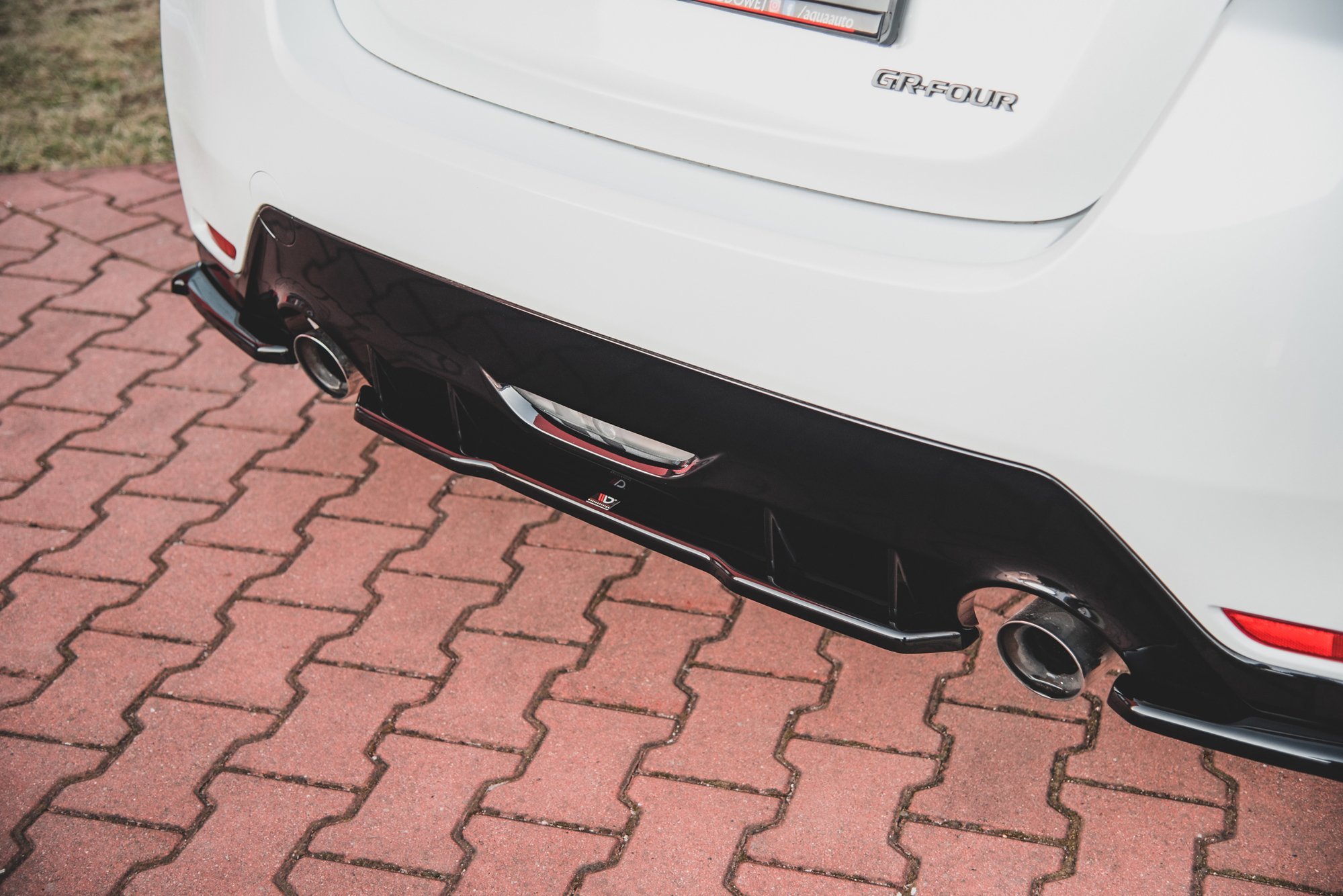 Central Rear Splitter Toyota GR Yaris MK4 (2020-) - 2