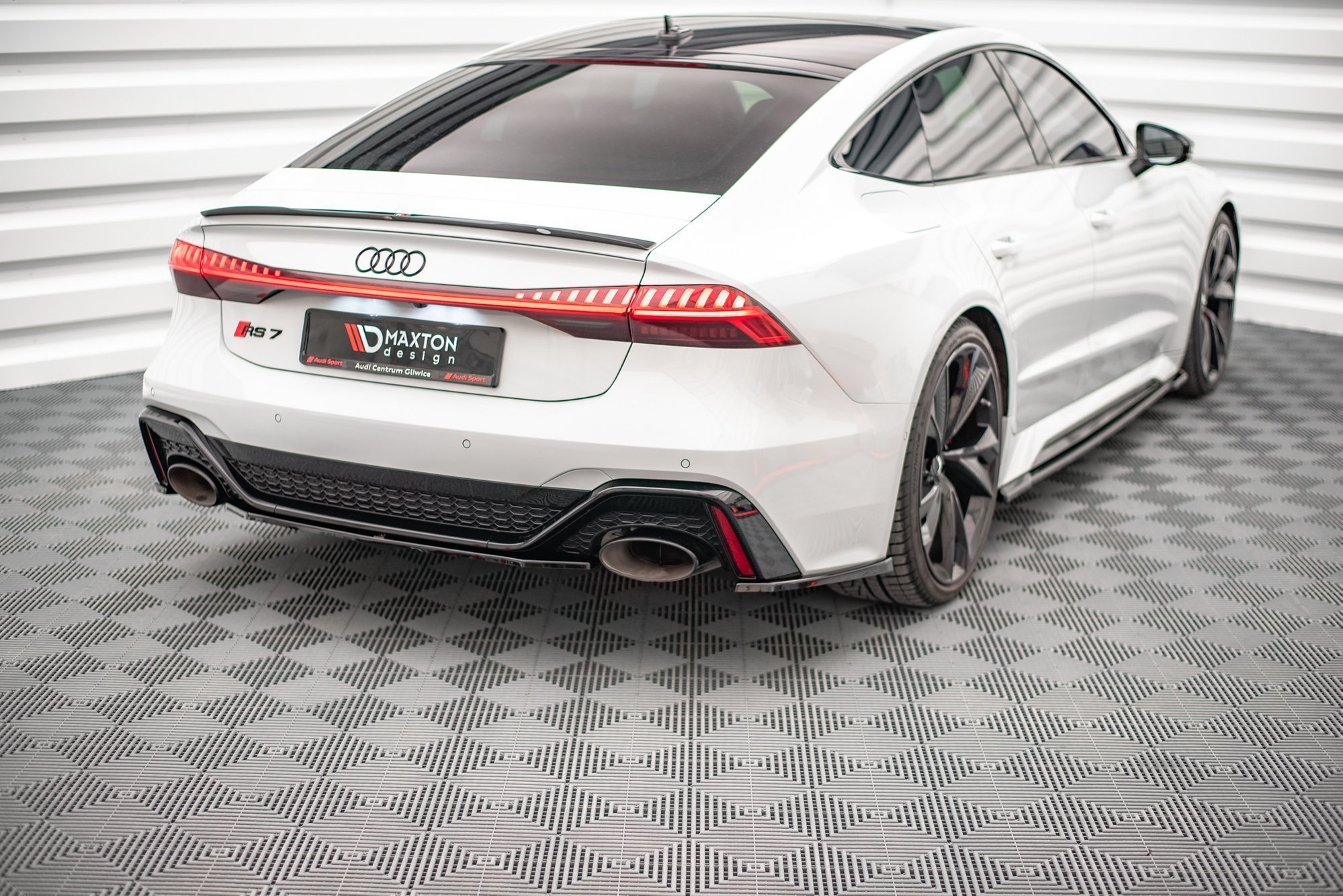 Central Rear Splitter Audi RS6 C8 / RS7 C8 (2019-) - 2
