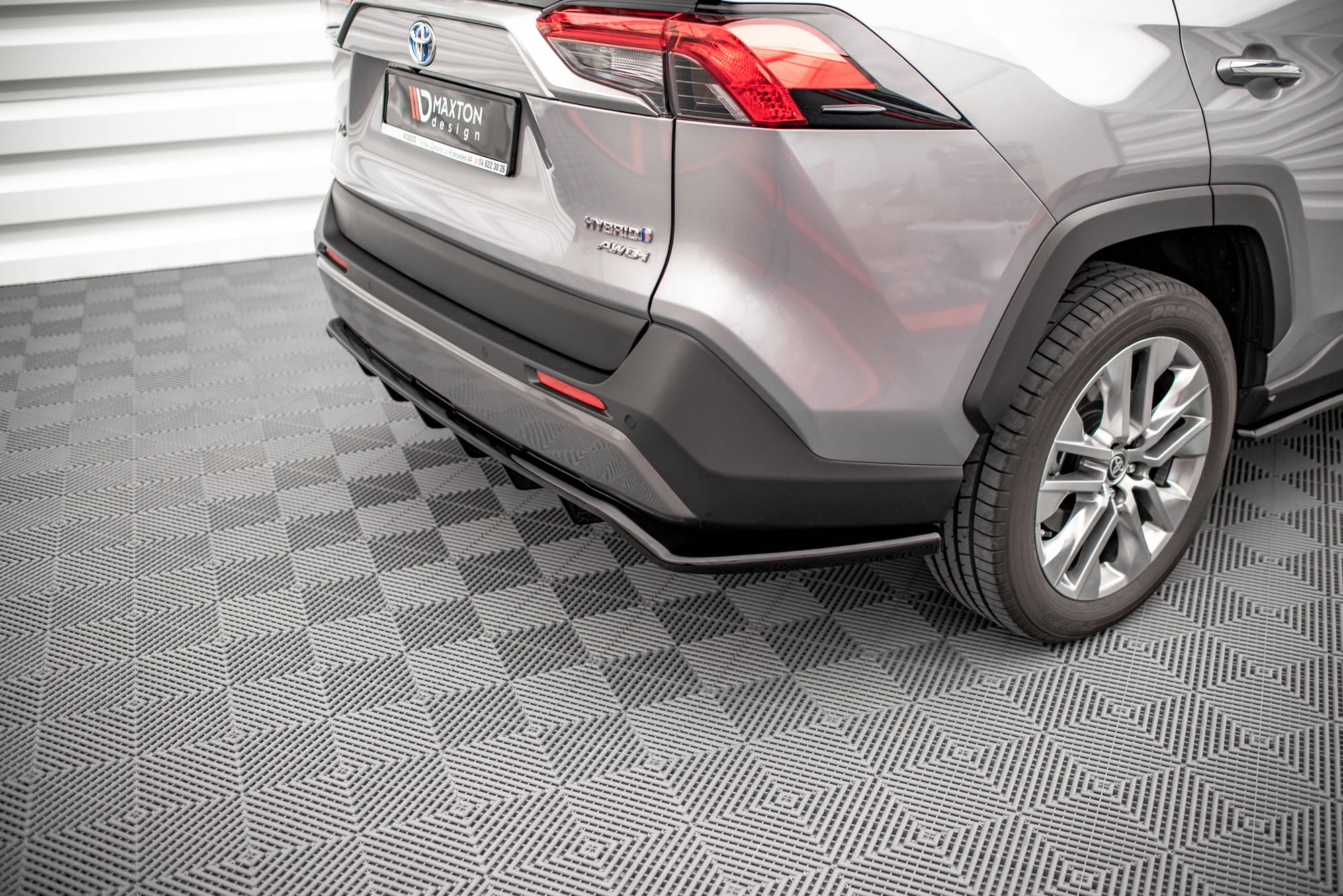 Central Rear Splitter (Vertical Bars) Toyota RAV4 MK5 (2019-) - 4