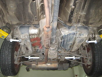 NISSAN X TRAIL 01-07 ULTRARACING 2X 2-POINT REAR SIDE BARS