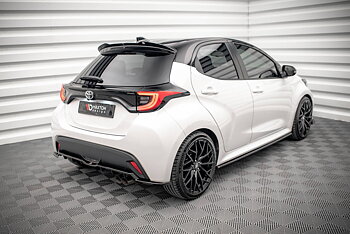 Central Rear Splitter V.2 (Vertical Bars) Toyota Yaris Mk4