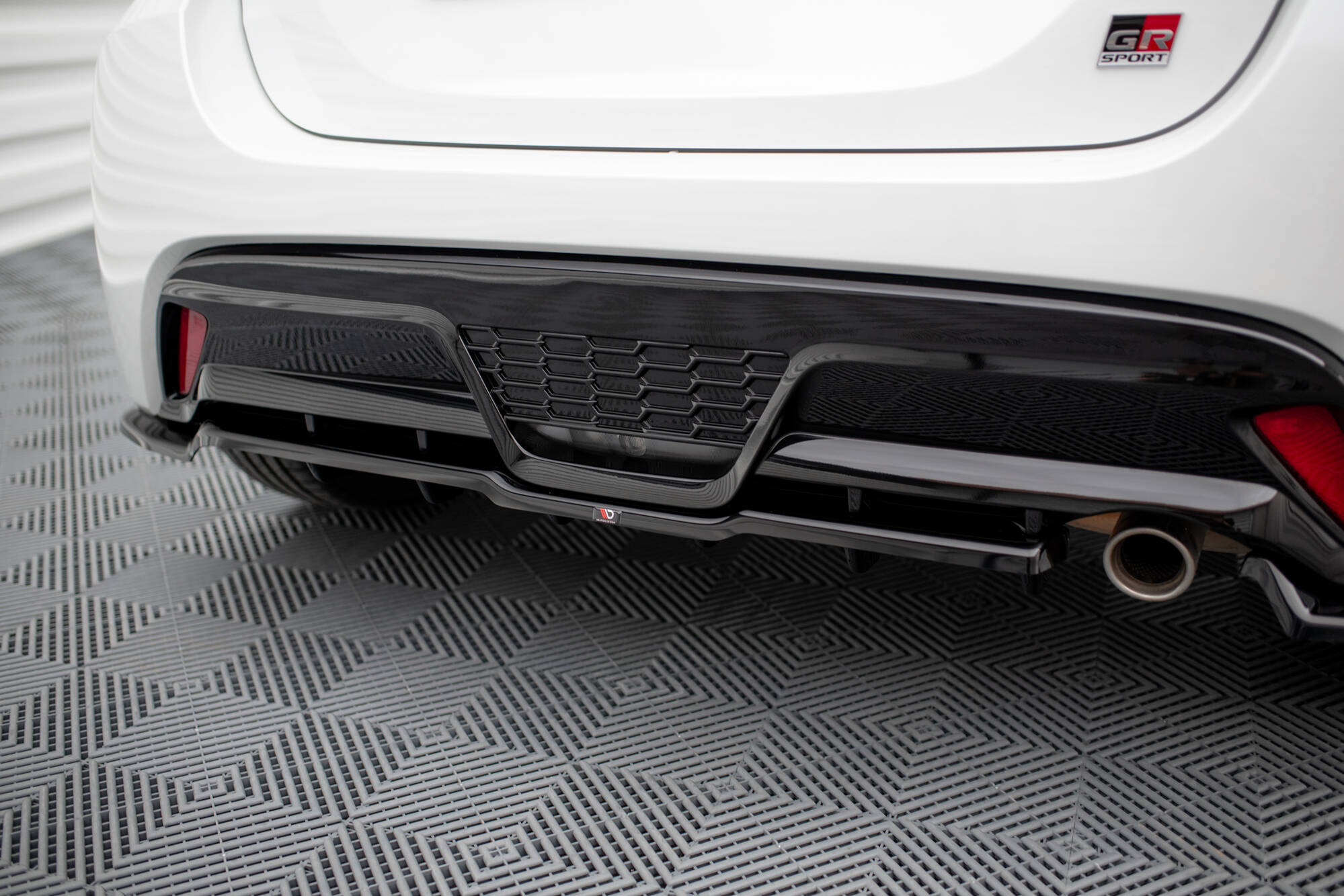 Central Rear Splitter (Vertical Bars) Toyota Yaris GR Sport Mk4 - 3