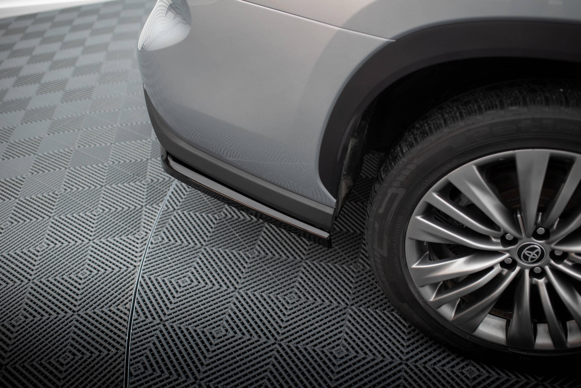 Rear Side Splitters Toyota Highlander Mk4 - 4