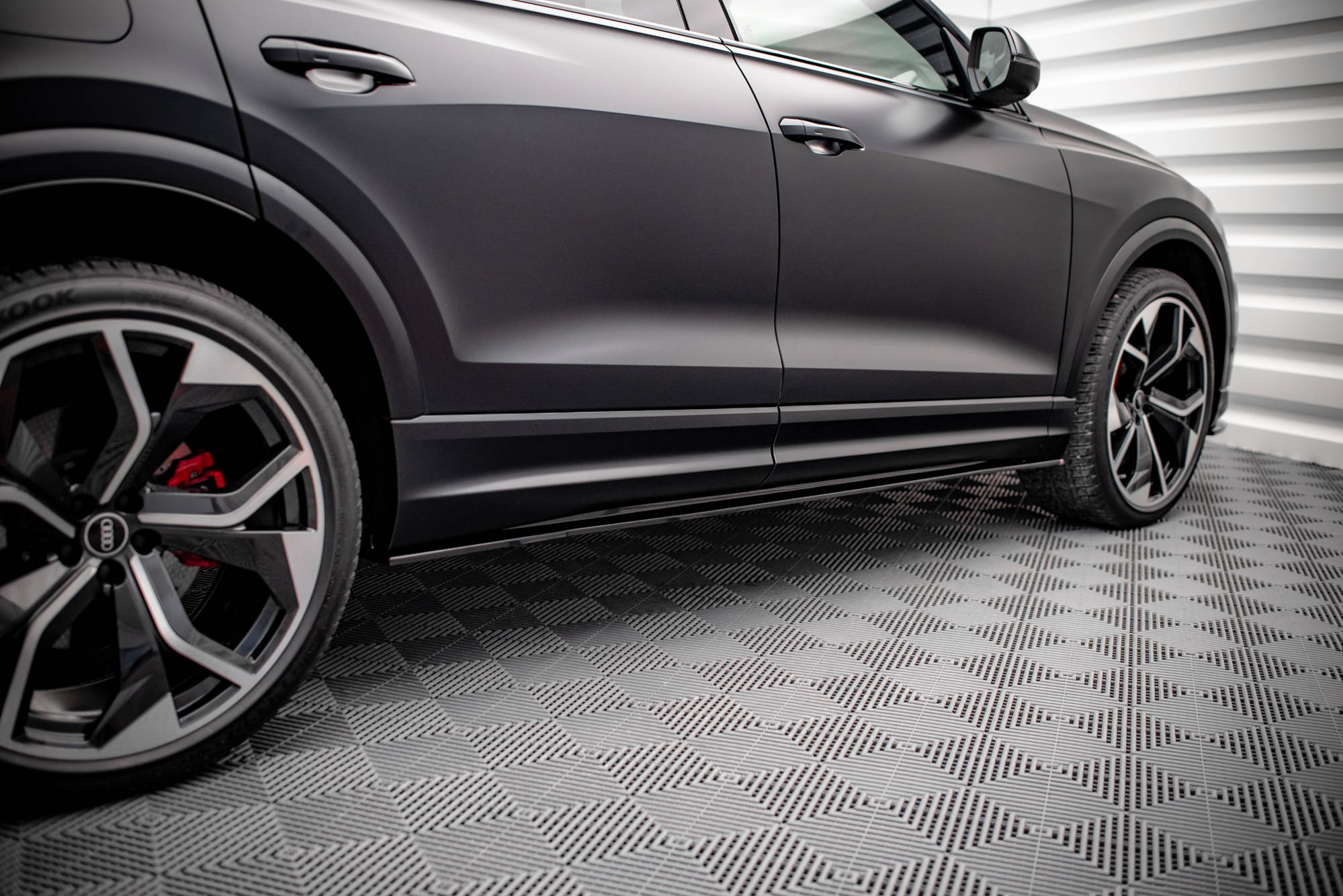 Side Skirts Diffusers Audi RSQ8 MK1 - 3