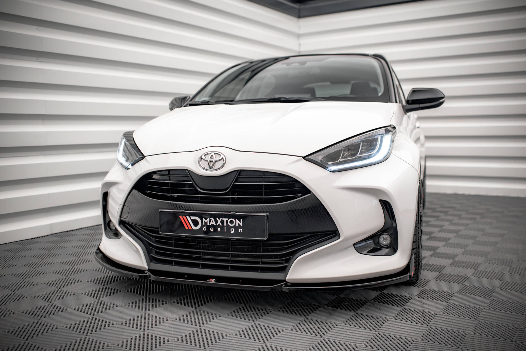 Front Splitter V.1 + Flaps Toyota Yaris Mk4 - 4