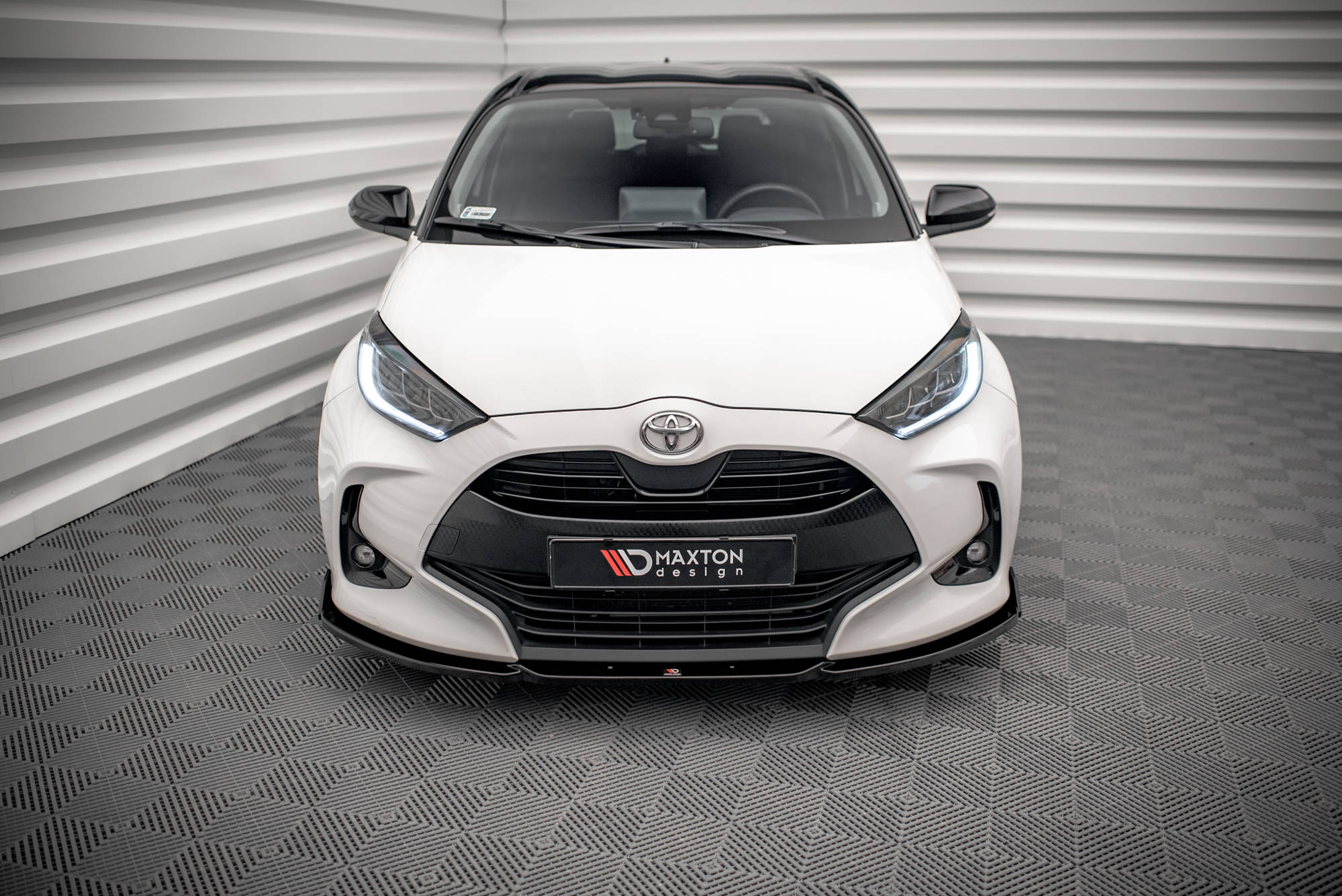 Front Splitter V.1 + Flaps Toyota Yaris Mk4 - 2