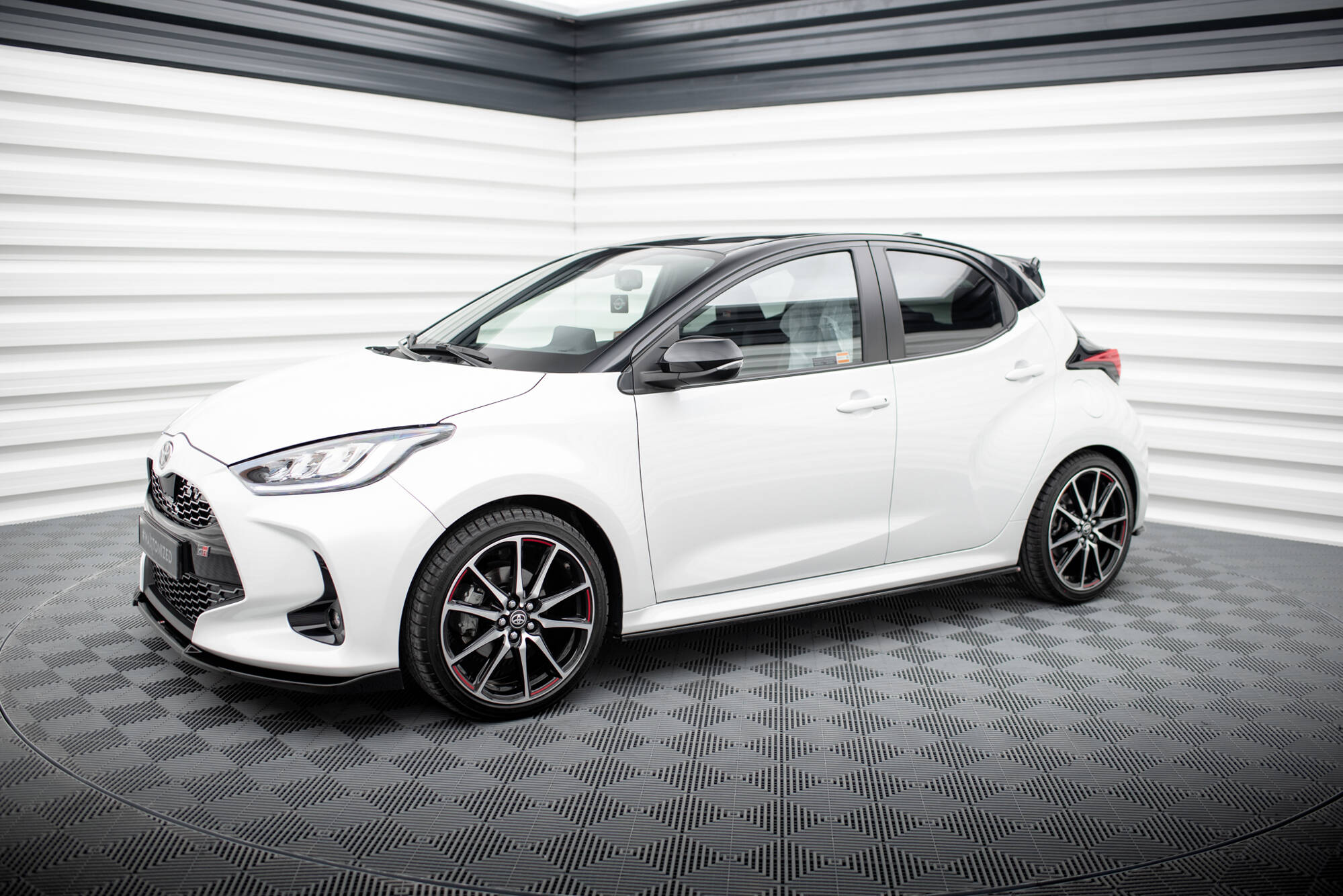 Side Skirts Diffusers V.2 Toyota Yaris Mk4 - 2