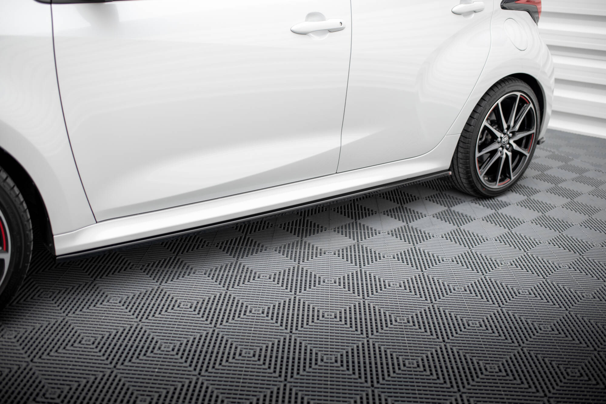 Side Skirts Diffusers V.2 Toyota Yaris Mk4 - 3