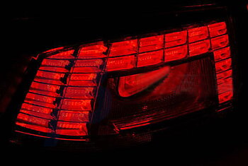 VW PASSAT B7 SEDAN 10.10-10.14 RÖD/VITA LED BAKLAMPOR