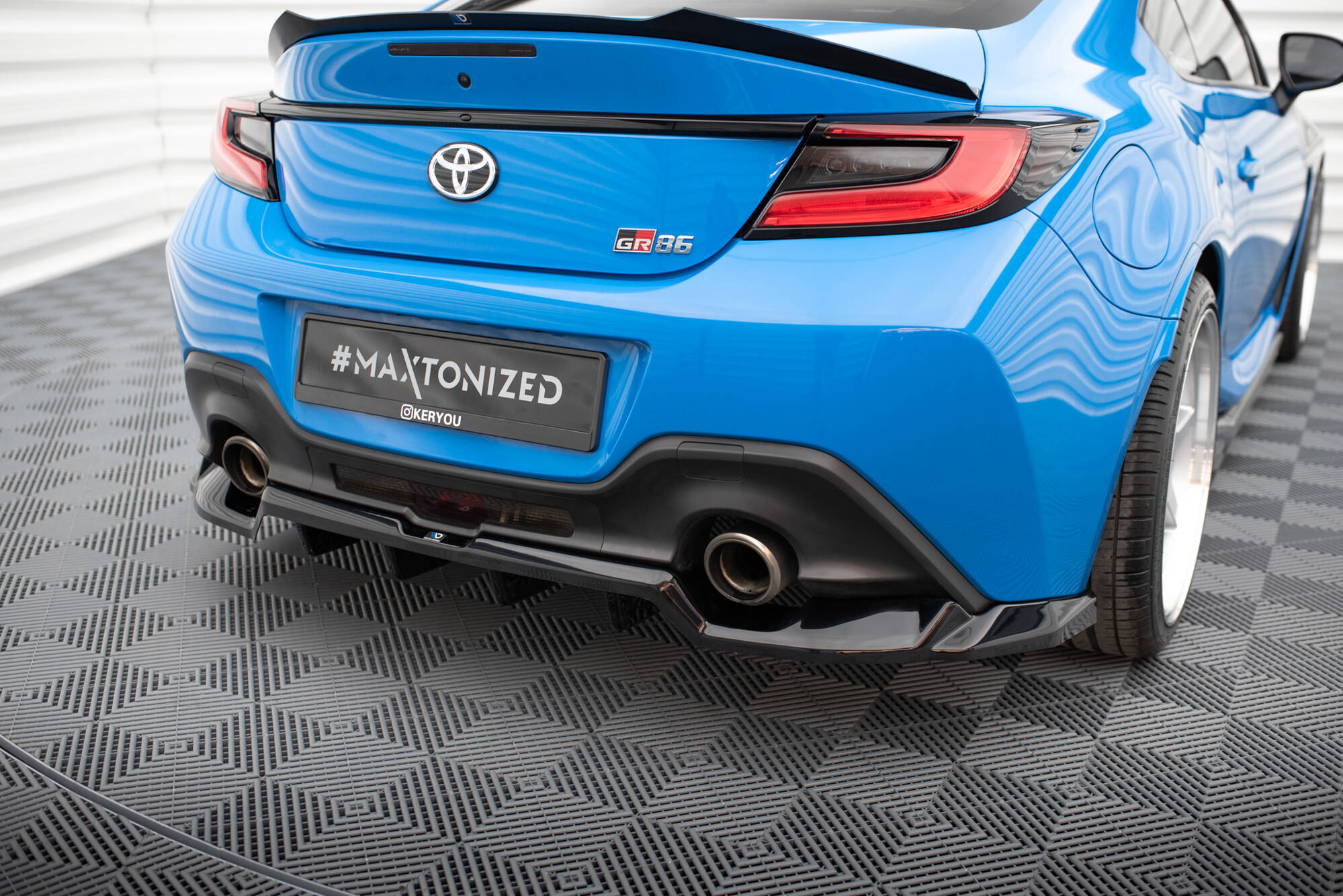 Central Rear Splitter (Vertical Bars) V.1 Toyota GR86 Mk1 - 2