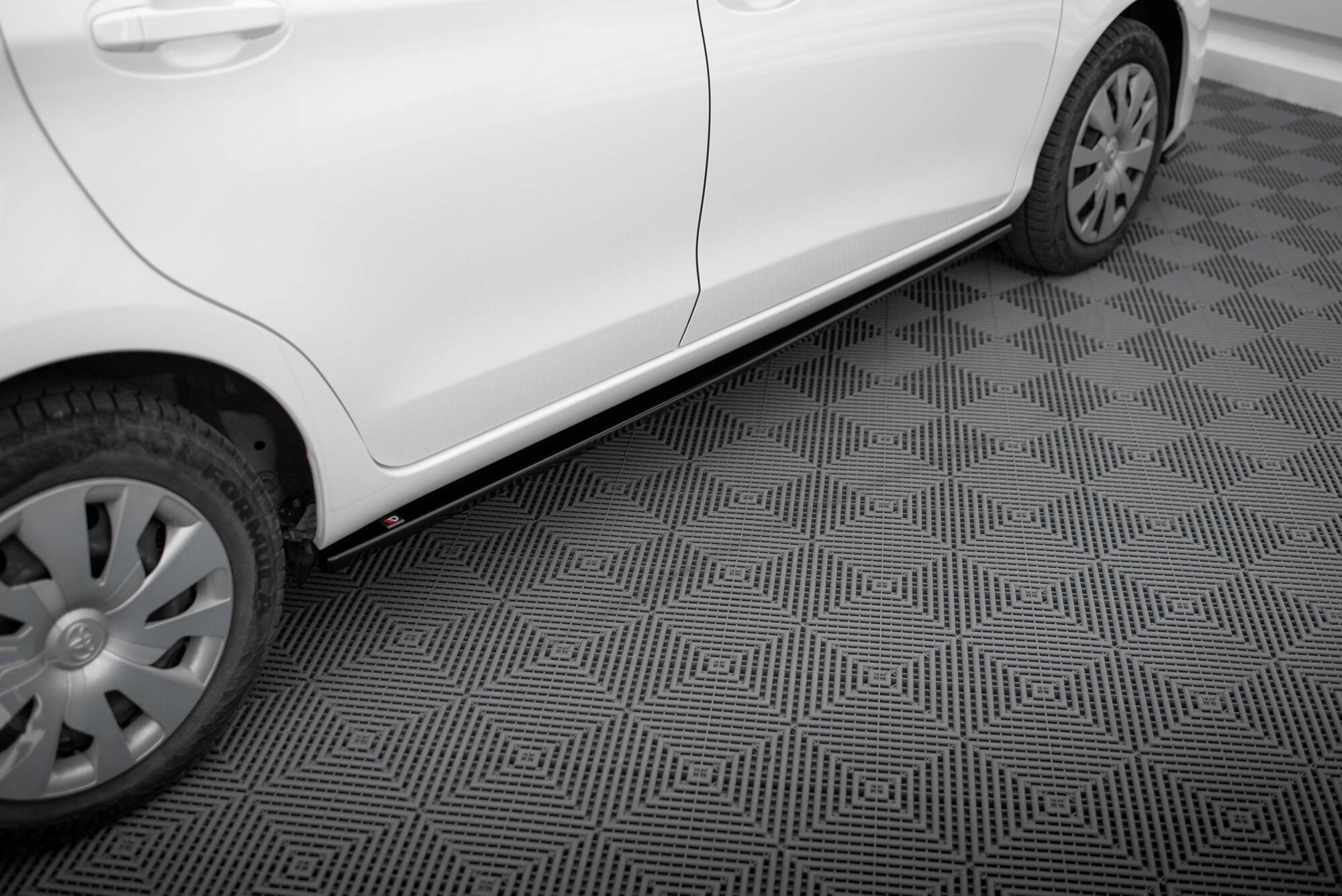 Side Skirts Diffusers Toyota Yaris Mk3 Facelift - 2