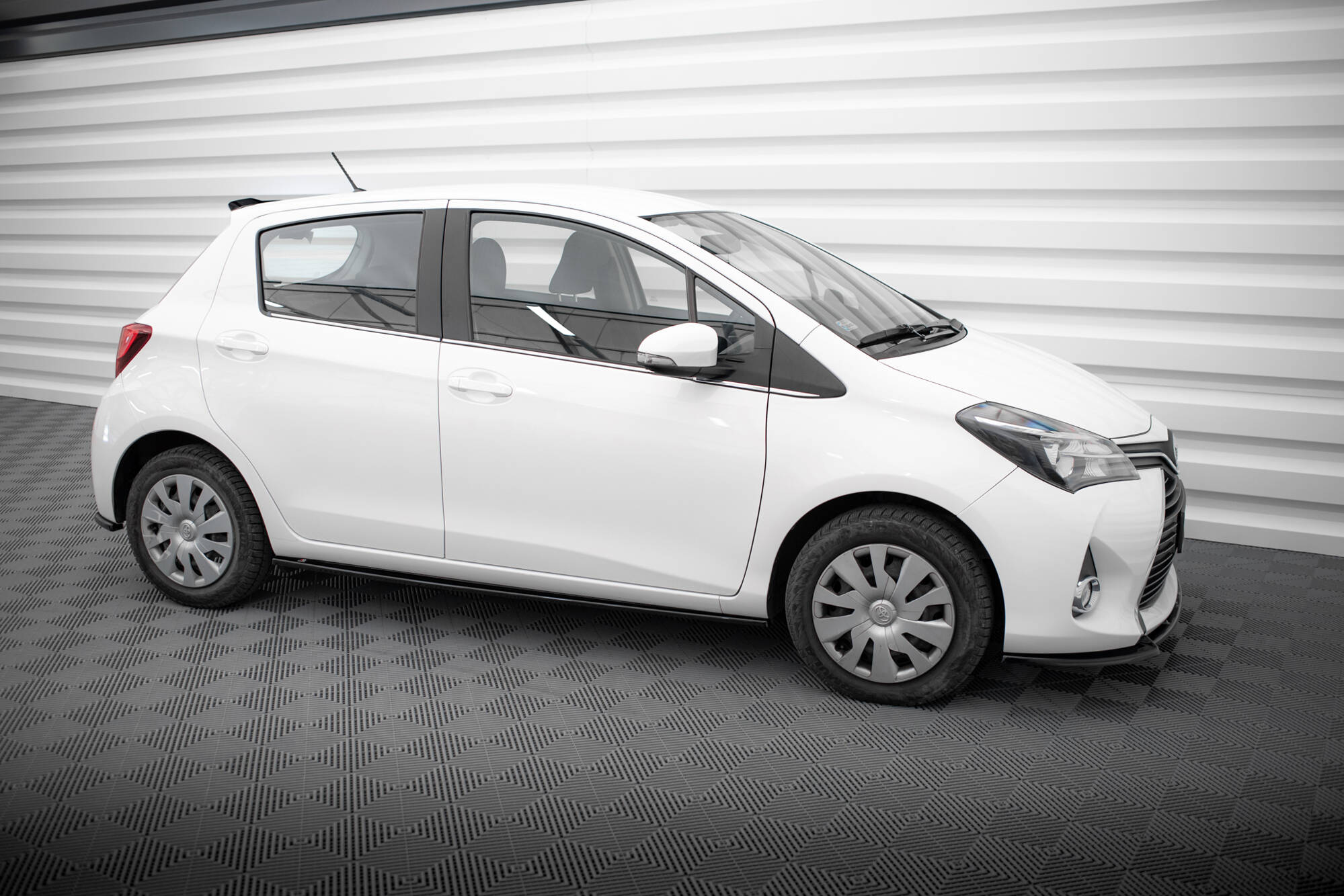 Side Skirts Diffusers Toyota Yaris Mk3 Facelift - 3