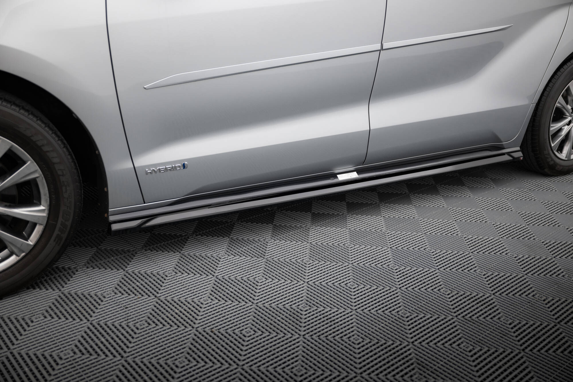 Side Skirts Diffusers Toyota Sienna Mk4 - 3
