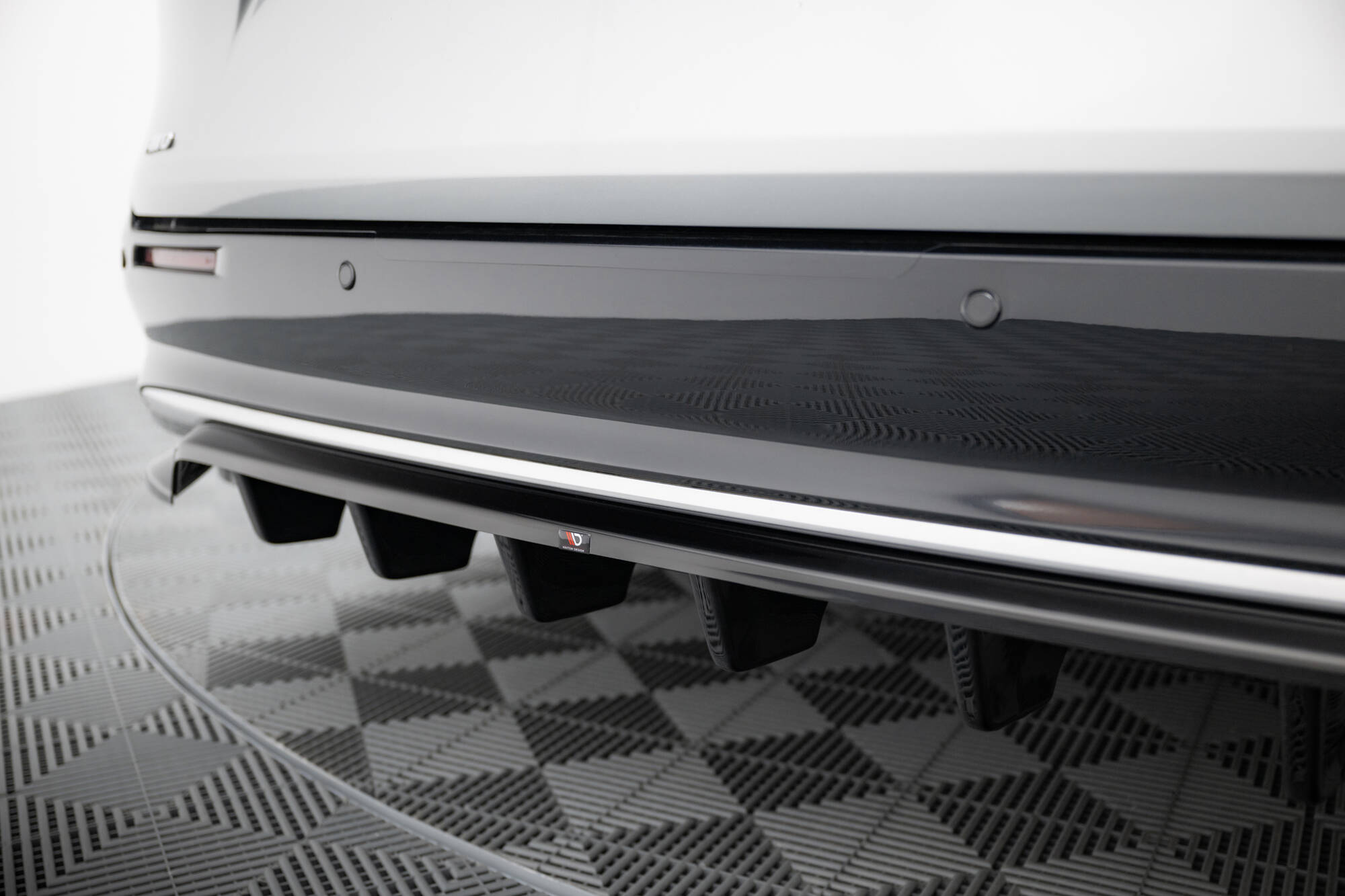 Rear Splitter (Vertical Bars) Toyota Sienna Mk4 - 3