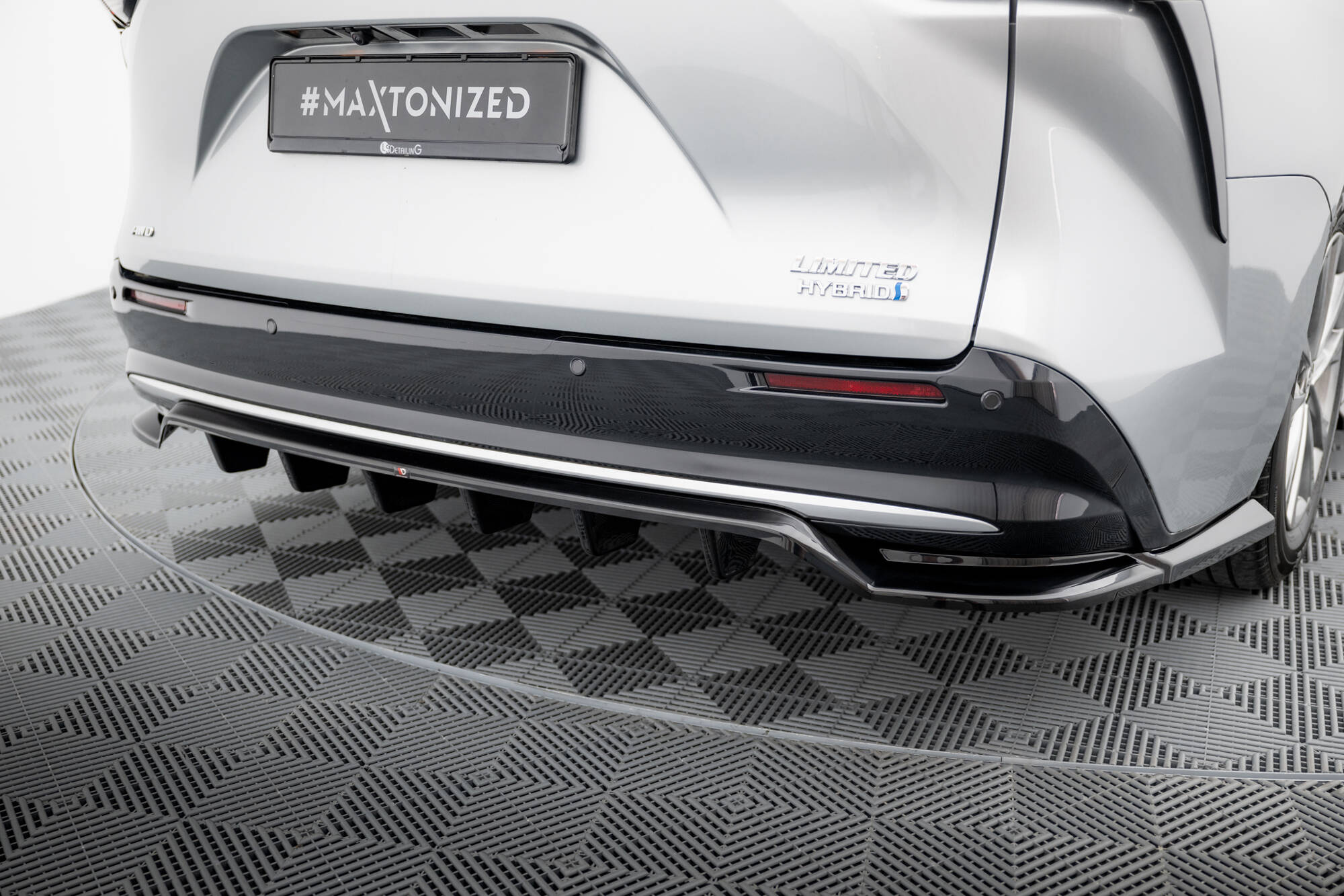 Rear Splitter (Vertical Bars) Toyota Sienna Mk4 - 4