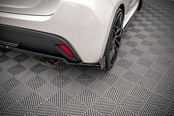 Central Rear Splitter V.1 + Flaps Toyota Yaris Mk4