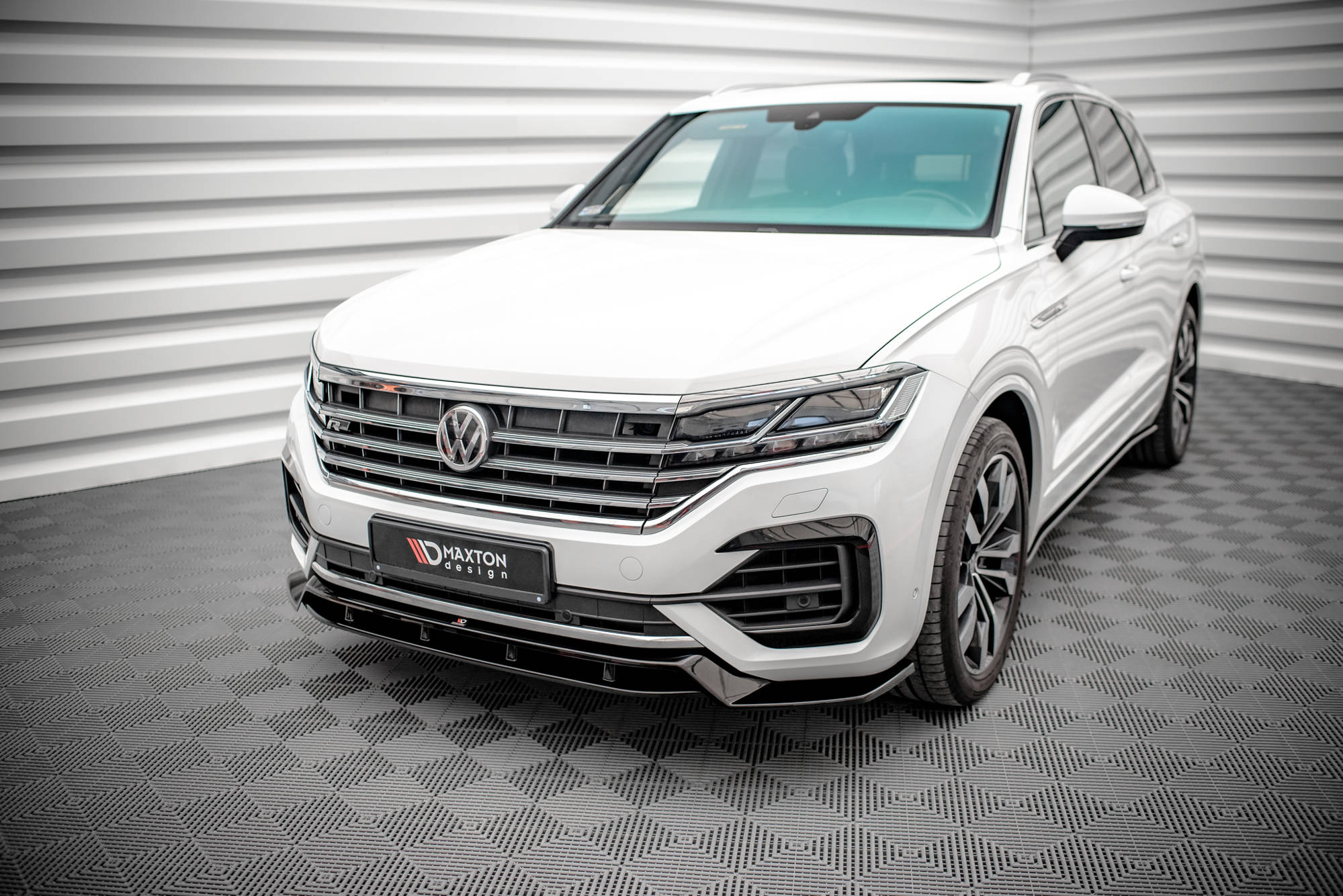 Front Splitter Volkswagen Touareg R-Line Mk3 - 3