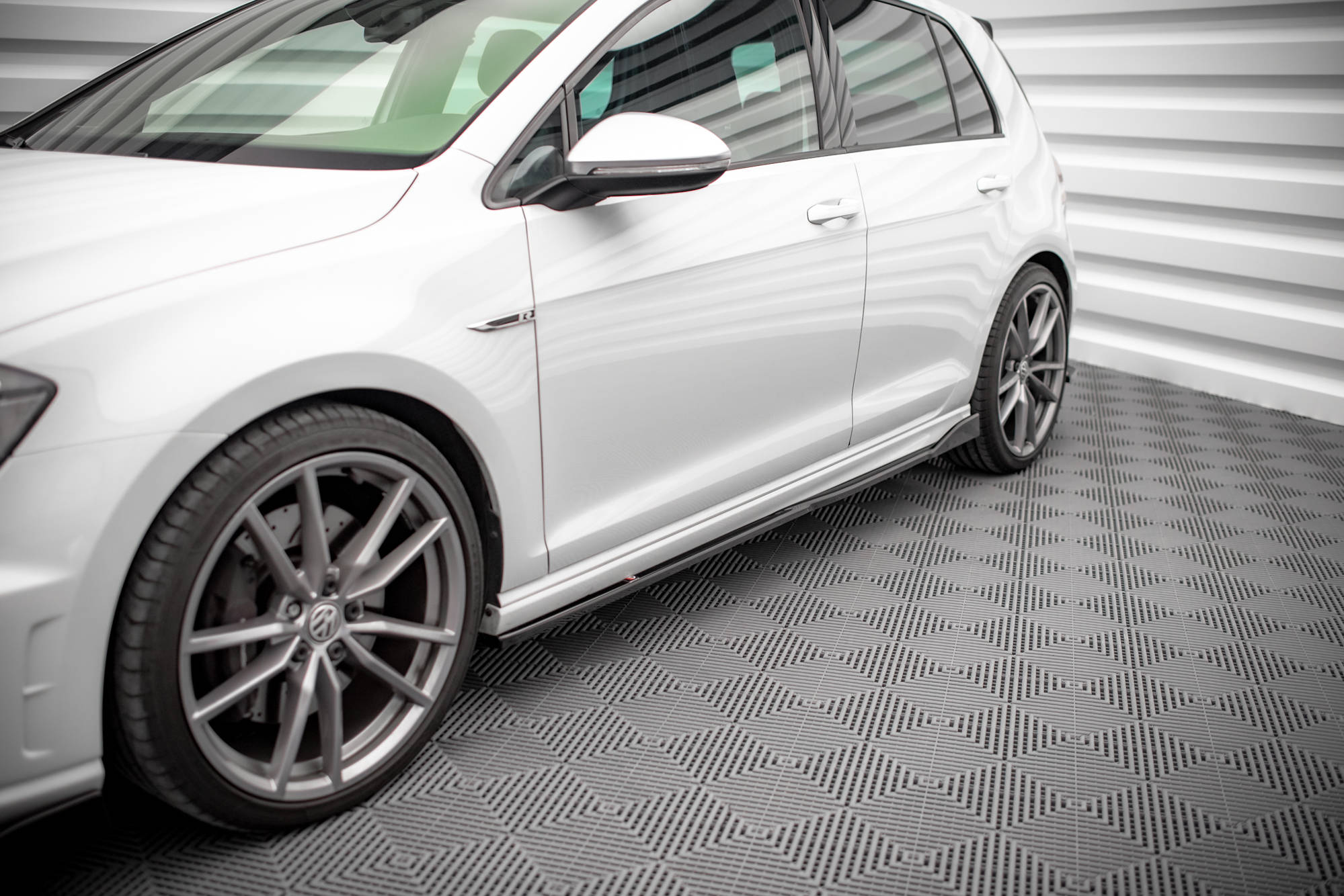 Side Skirts Diffusers V.2 VW Golf R / R-Line Mk7 - 4