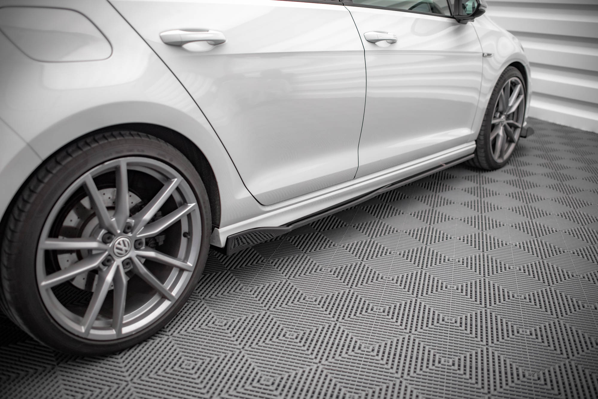 Side Skirts Diffusers V.2 VW Golf R / R-Line Mk7 - 3