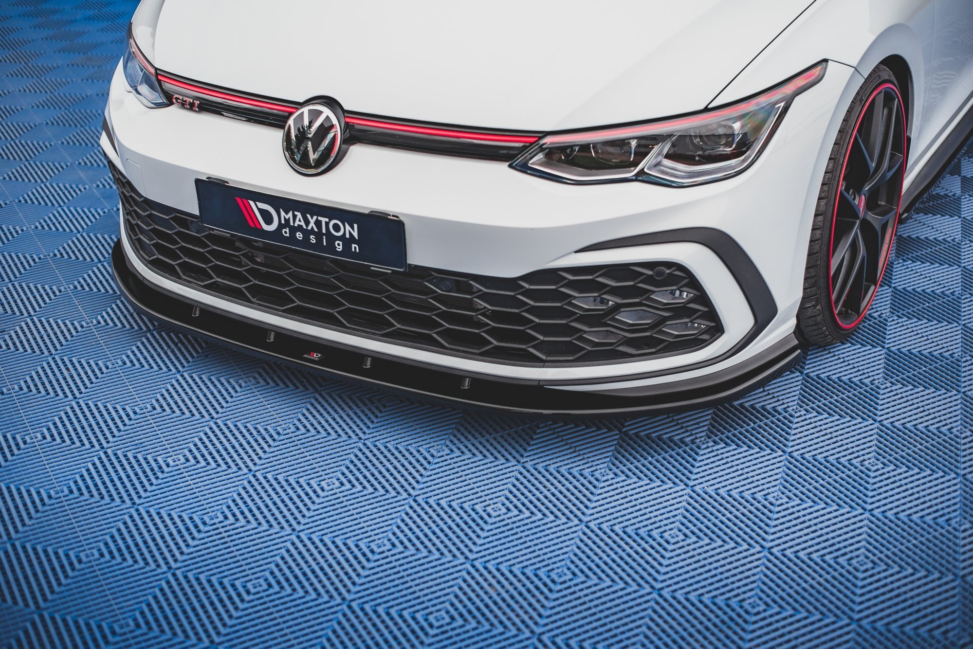 Front Splitter V.1 Volkswagen Golf GTI / GTE / R-Line Mk8 - 2