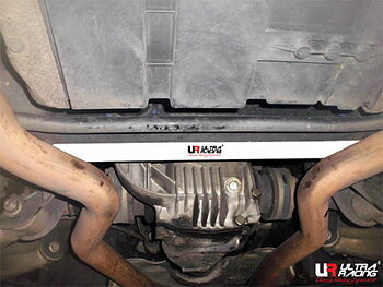 BMW E53 X5 4.4 99-06 ULTRARACING 2-POINT REAR LOWER BAR 1704