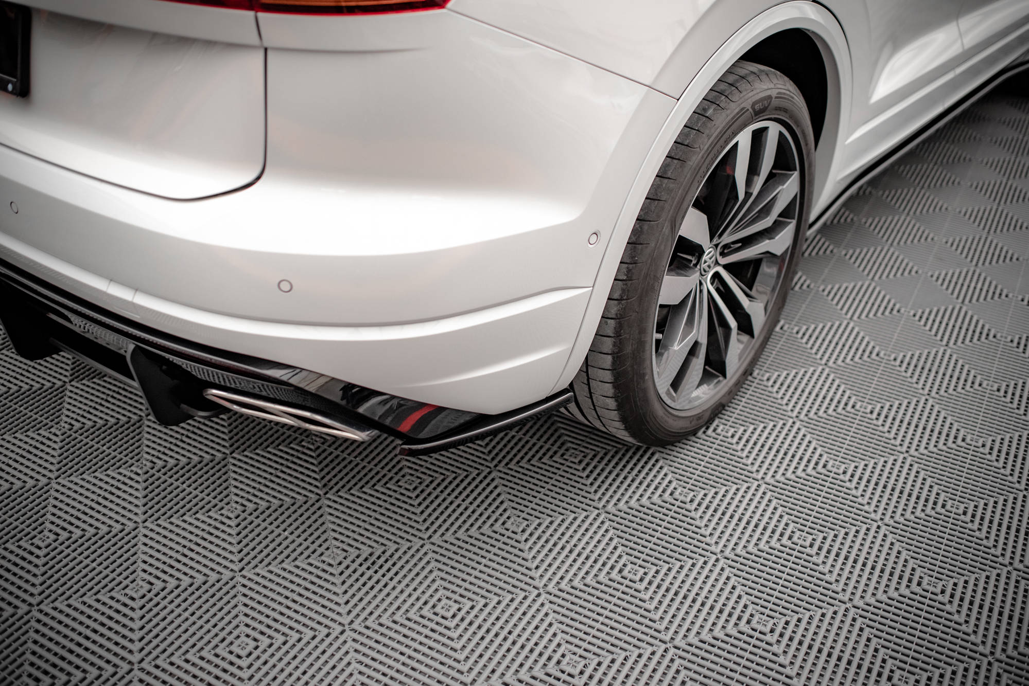 Rear Side Splitters Volkswagen Touareg R-Line Mk3 - 3