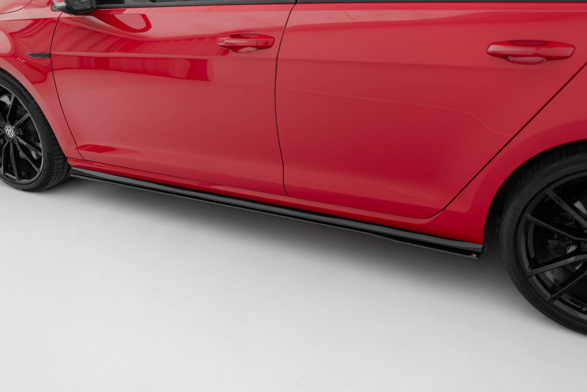 STREET PRO SIDE SKIRTS DIFFUSERS SUITABLE FOR VOLKSWAGEN GOLF R / R-LINE MK7 FACELIFT – MAXTON DESIGN