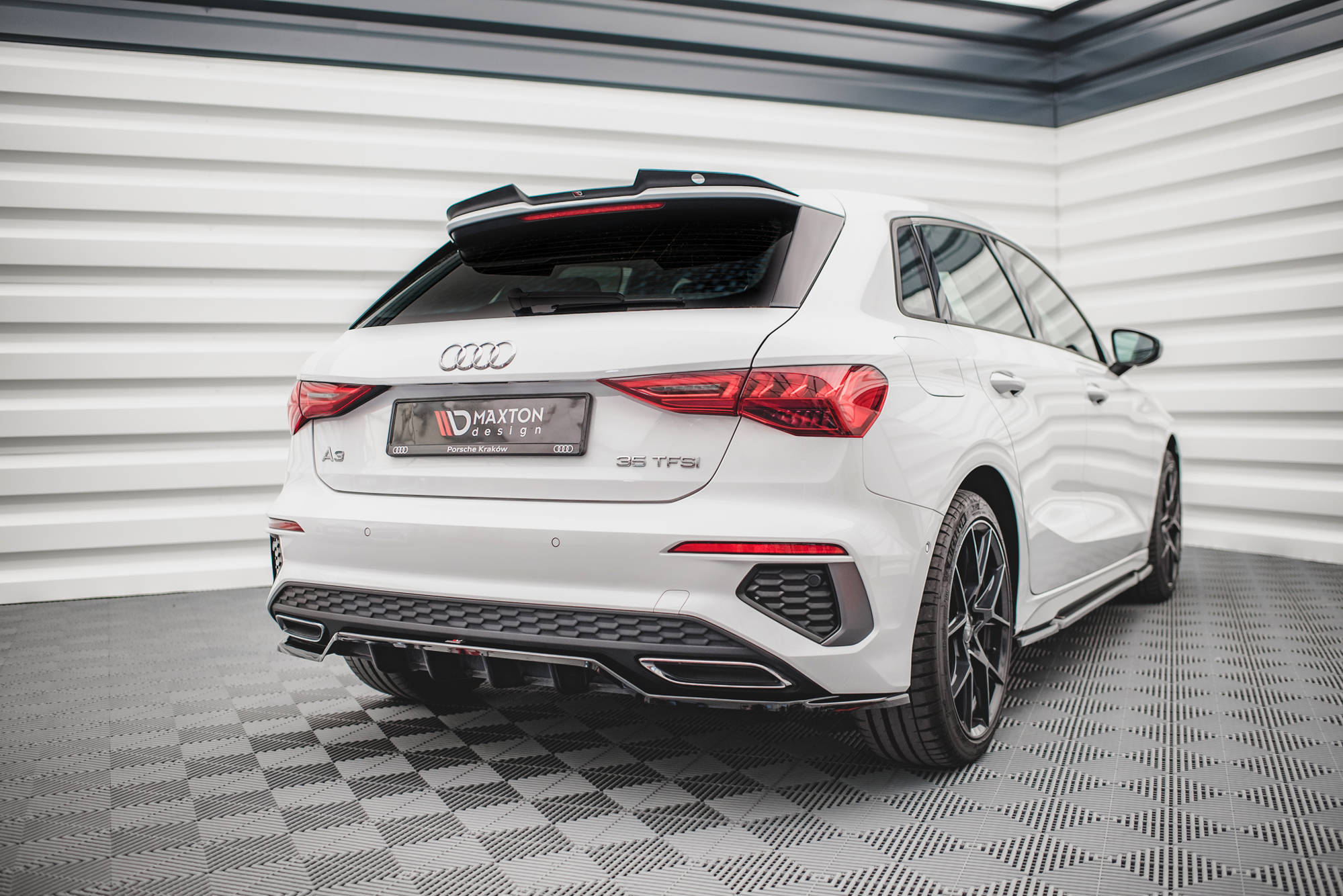 Central Rear Splitter (Vertical Bars) Audi A3 S-Line Sportback 8Y (2020-) - 3
