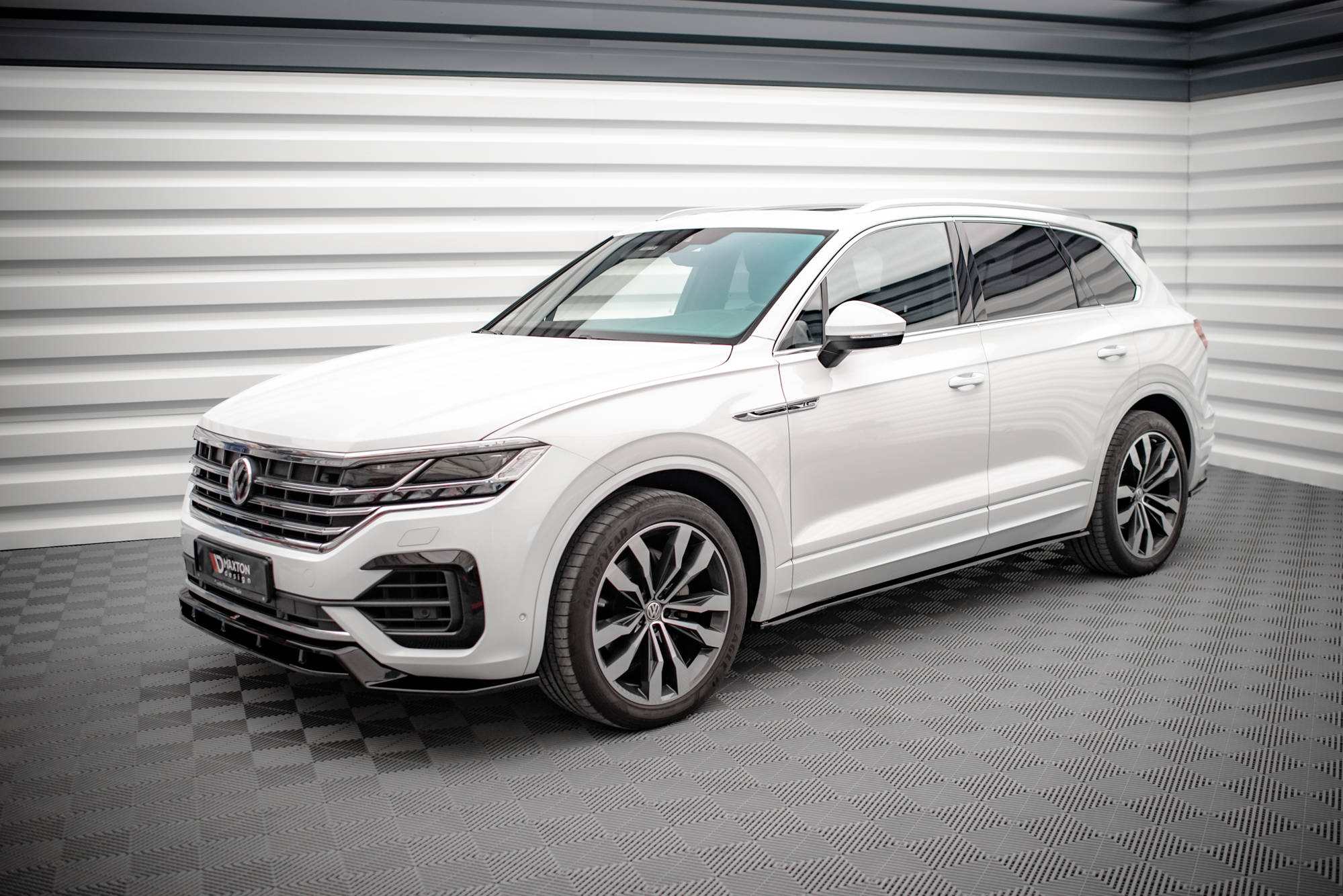 Side Skirts Diffusers Volkswagen Touareg R-Line Mk3 - 4