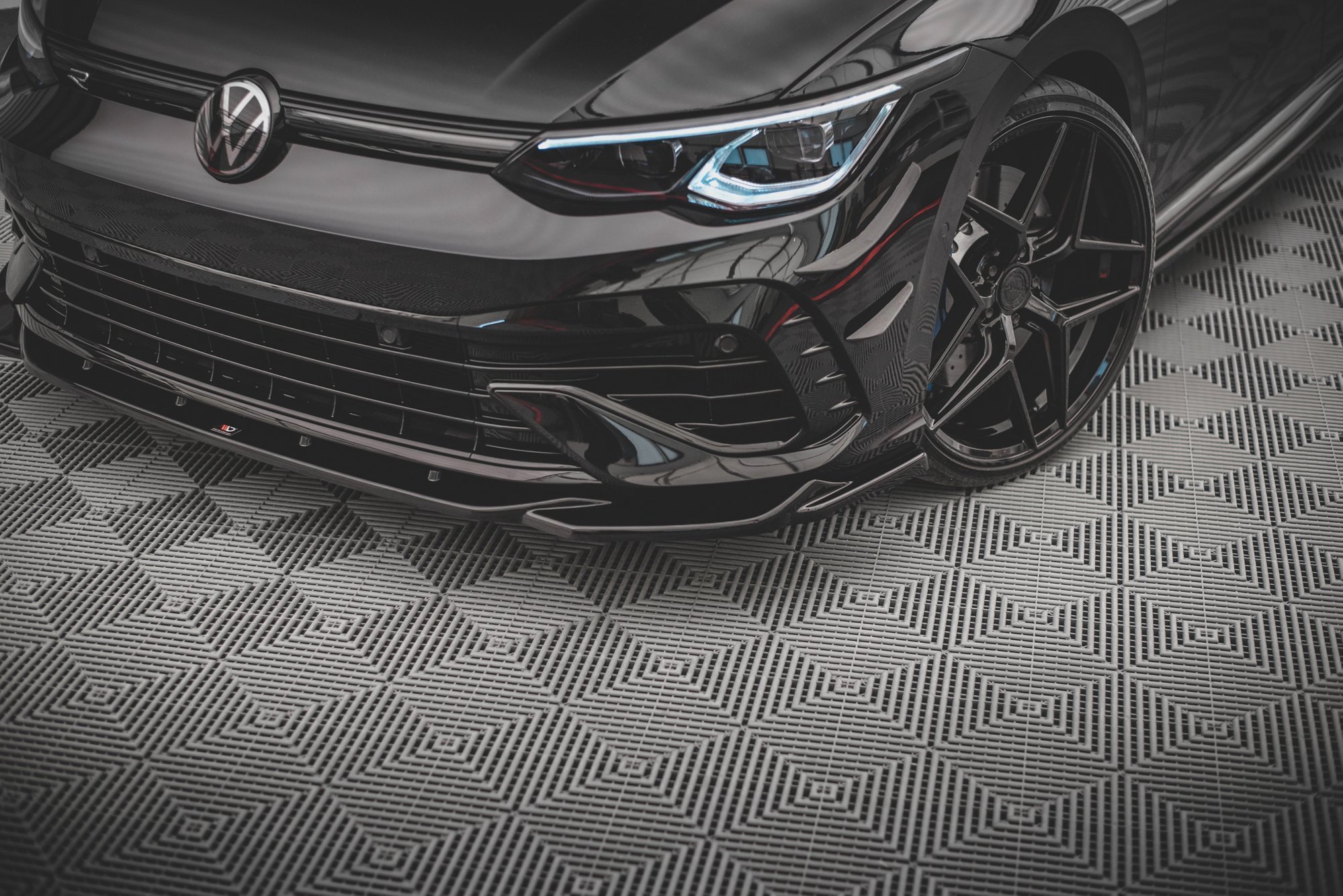 Front Splitter V.4 VW Golf R Mk8 - 3