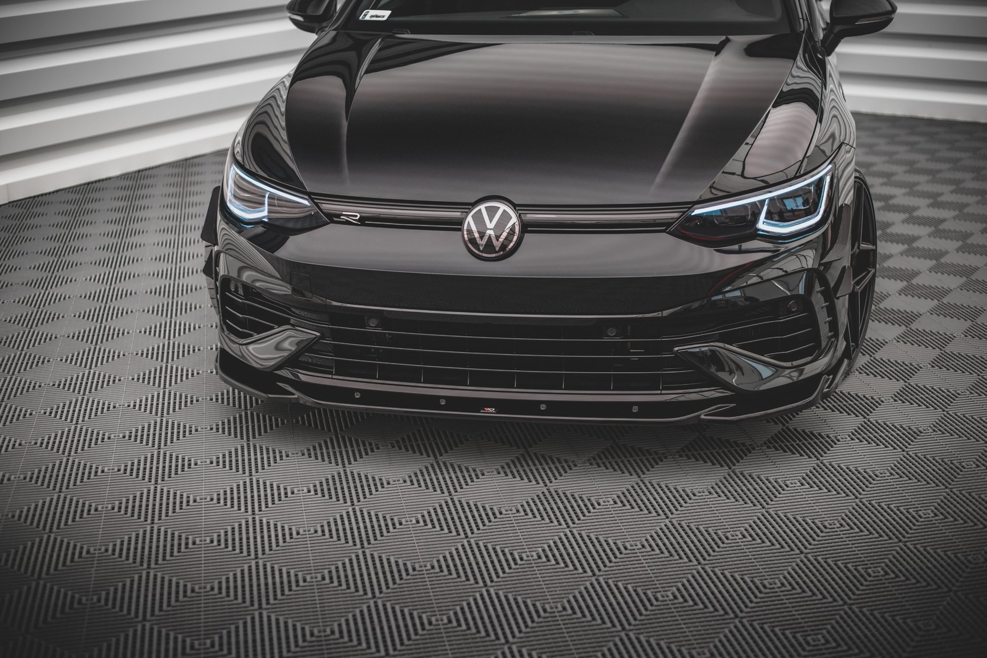 Front Splitter V.4 VW Golf R Mk8 - 2