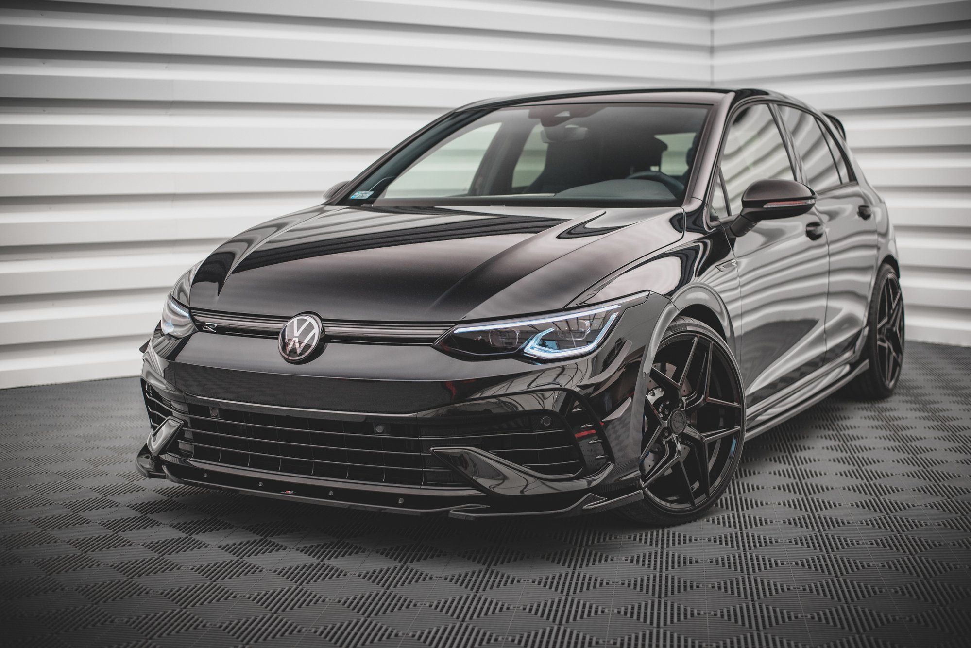 Front Splitter V.4 VW Golf R Mk8 - 4
