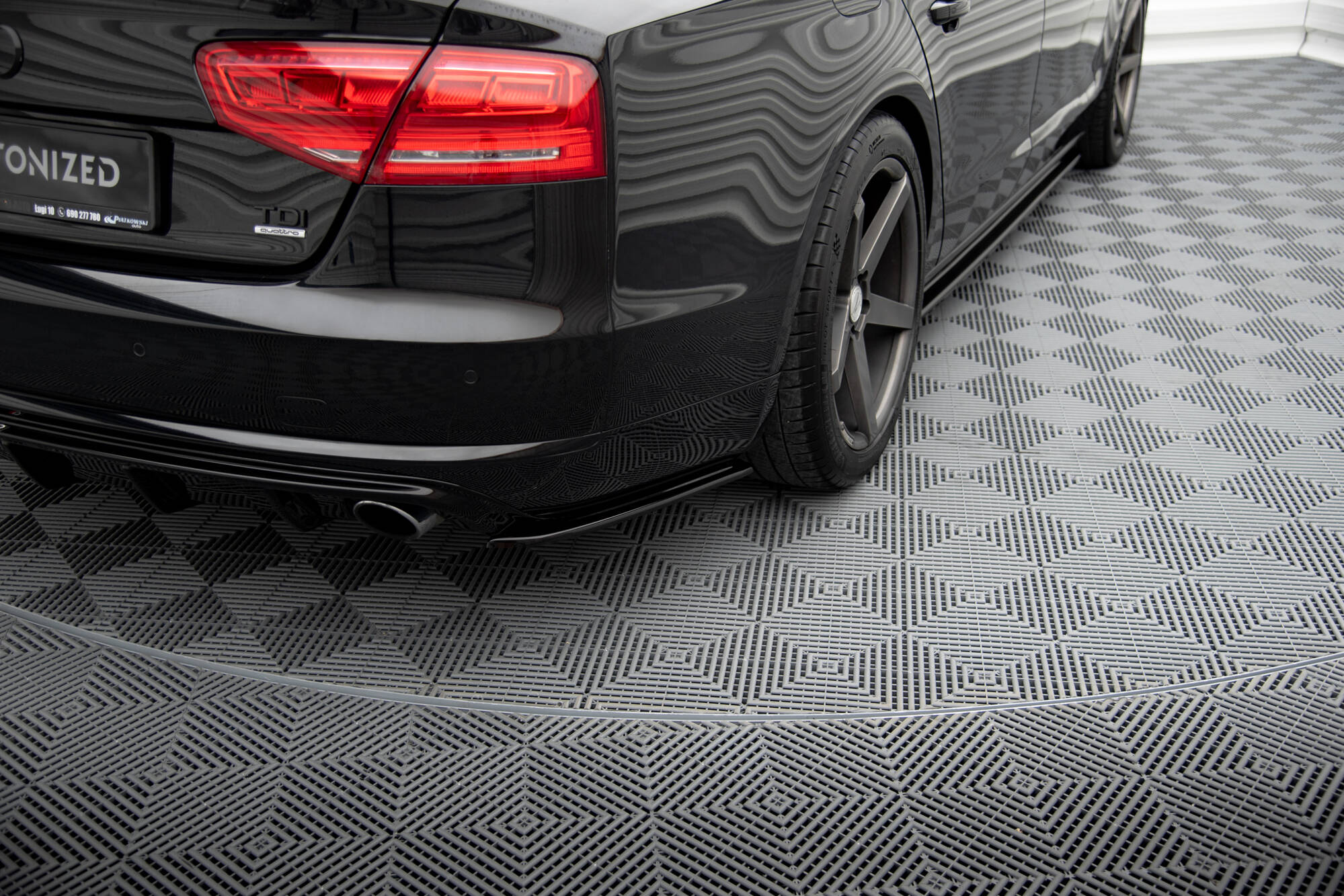 Rear Side Splitters Audi A8 D4 - 3