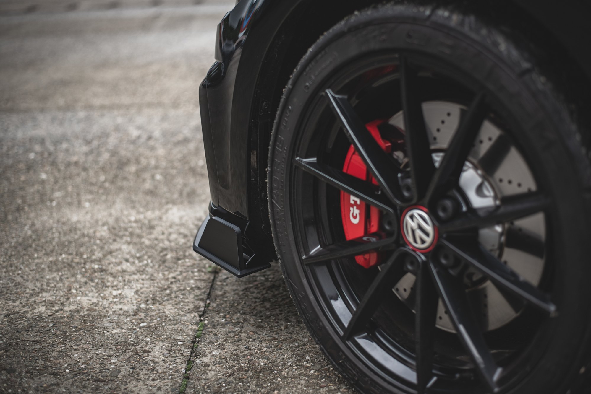 STREET PRO FRONT SPLITTER SUITABLE FOR VW GOLF 7 GTI TCR – MAXTON DESIGN