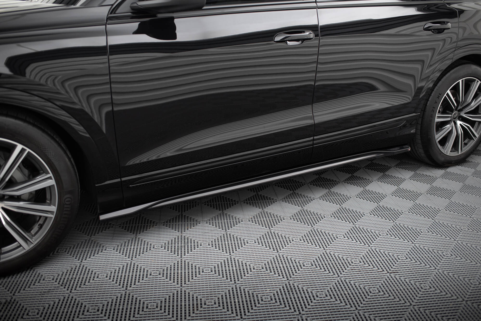 Side Skirts Diffusers V.2 Audi Q8 / Q8 S-Line / SQ8 Mk1 - 2