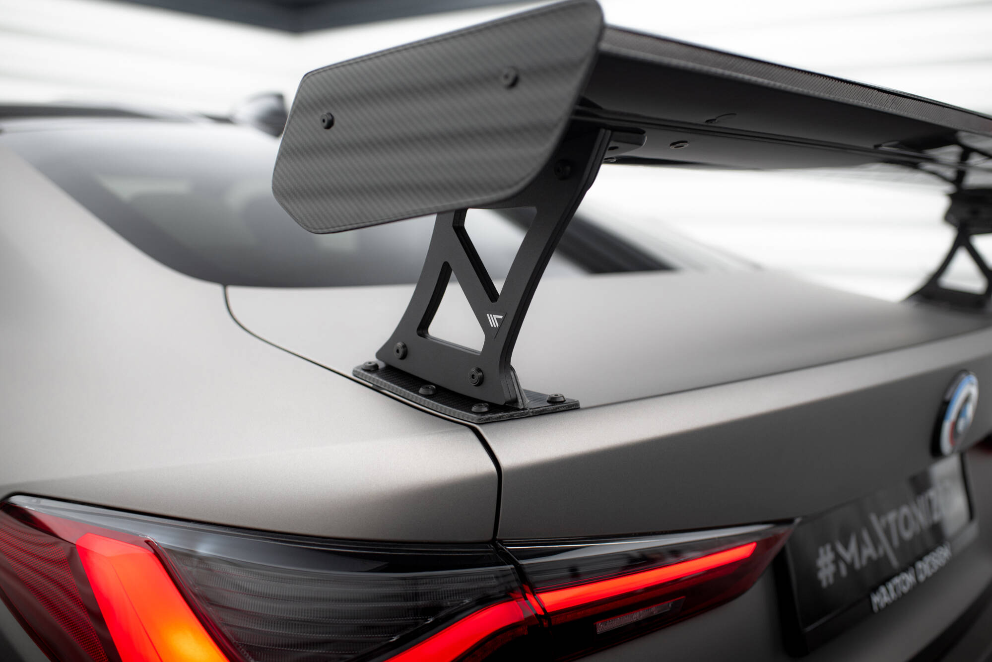 CARBON SPOILER WITH EXTERNAL BRACKETS UPRIGHTS + LED SUITABLE FOR BMW M4 G82 / G82 FACELIFT / M440I / 4 M-PACK G22 / G22 FACELIFT – MAXTON DESIGN