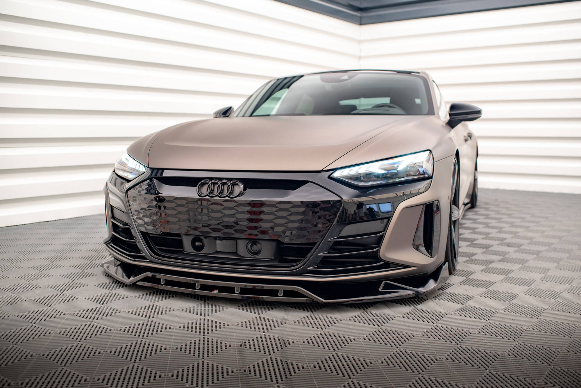 Front Splitter V.2 Audi e-Tron GT / RS GT Mk1 - 4