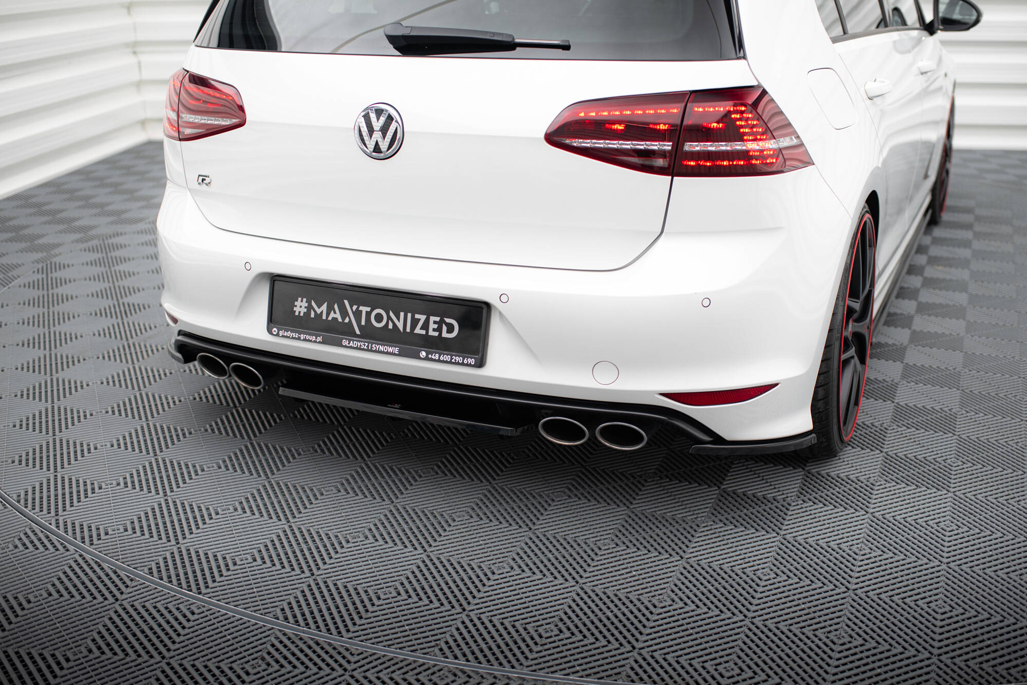 Central Rear Splitter (Vertical Bars) VW Golf R Mk7 - 4