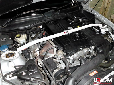MERCEDES SLK 200/280 04-11 ULTRARACING FRÄMRE ÖVRE FJÄDERBENSSTAG
