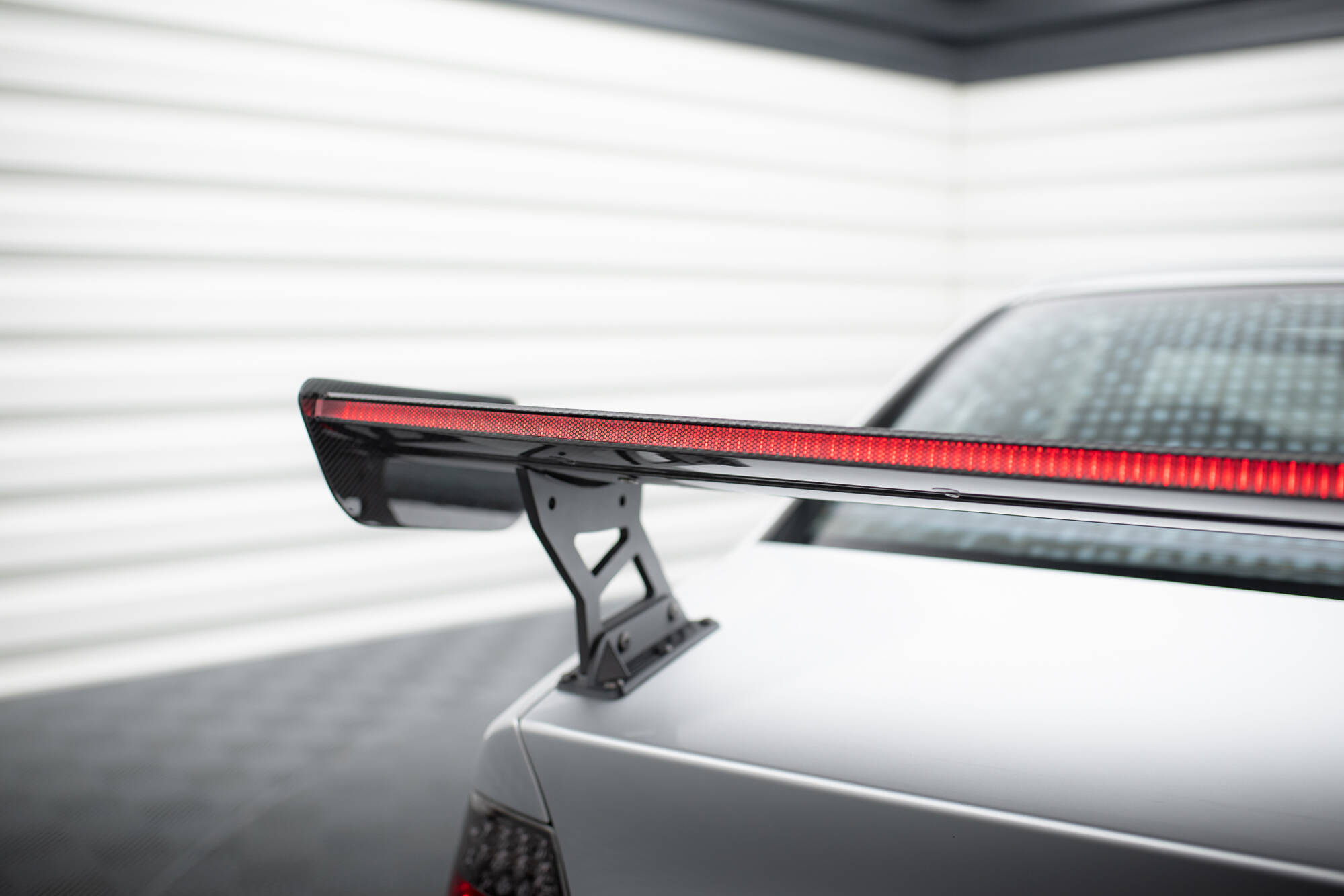 CARBON SPOILER WITH EXTERNAL BRACKETS UPRIGHTS + LED SUITABLE FOR BMW 3 COUPE E46 – MAXTON DESIGN - 11
